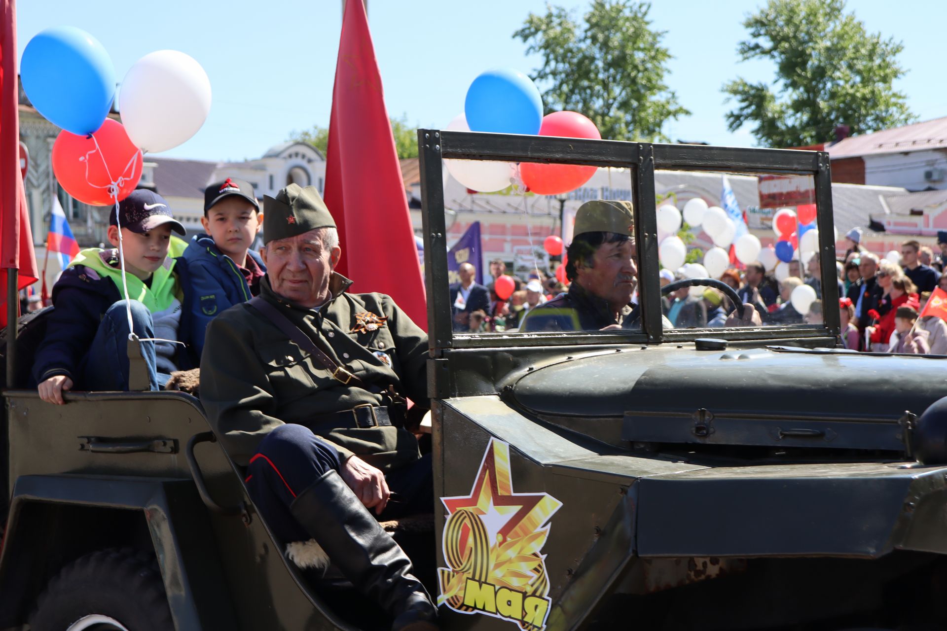 В Чистополе на центральной площади прошел парад Победы