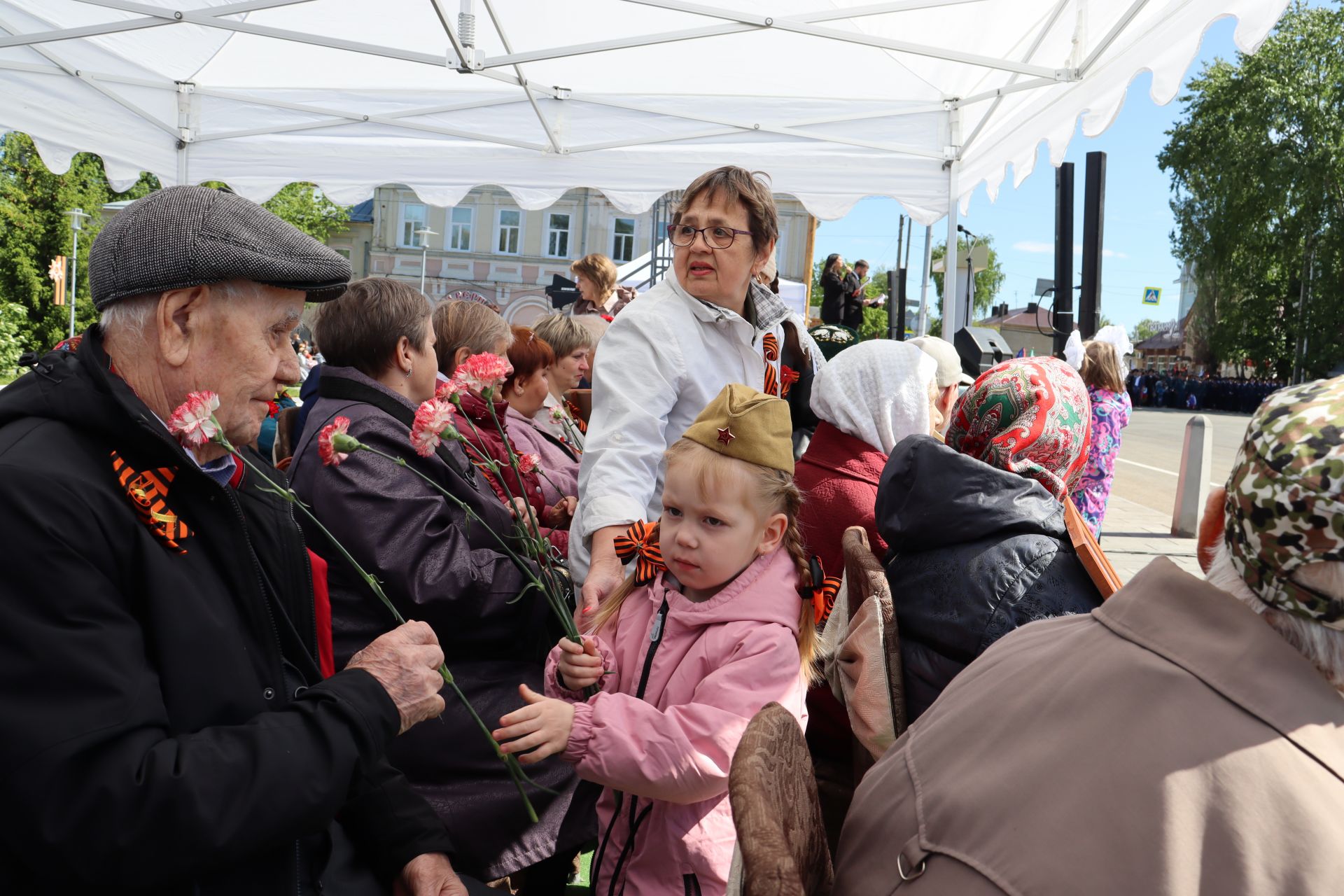 В Чистополе на центральной площади прошел парад Победы