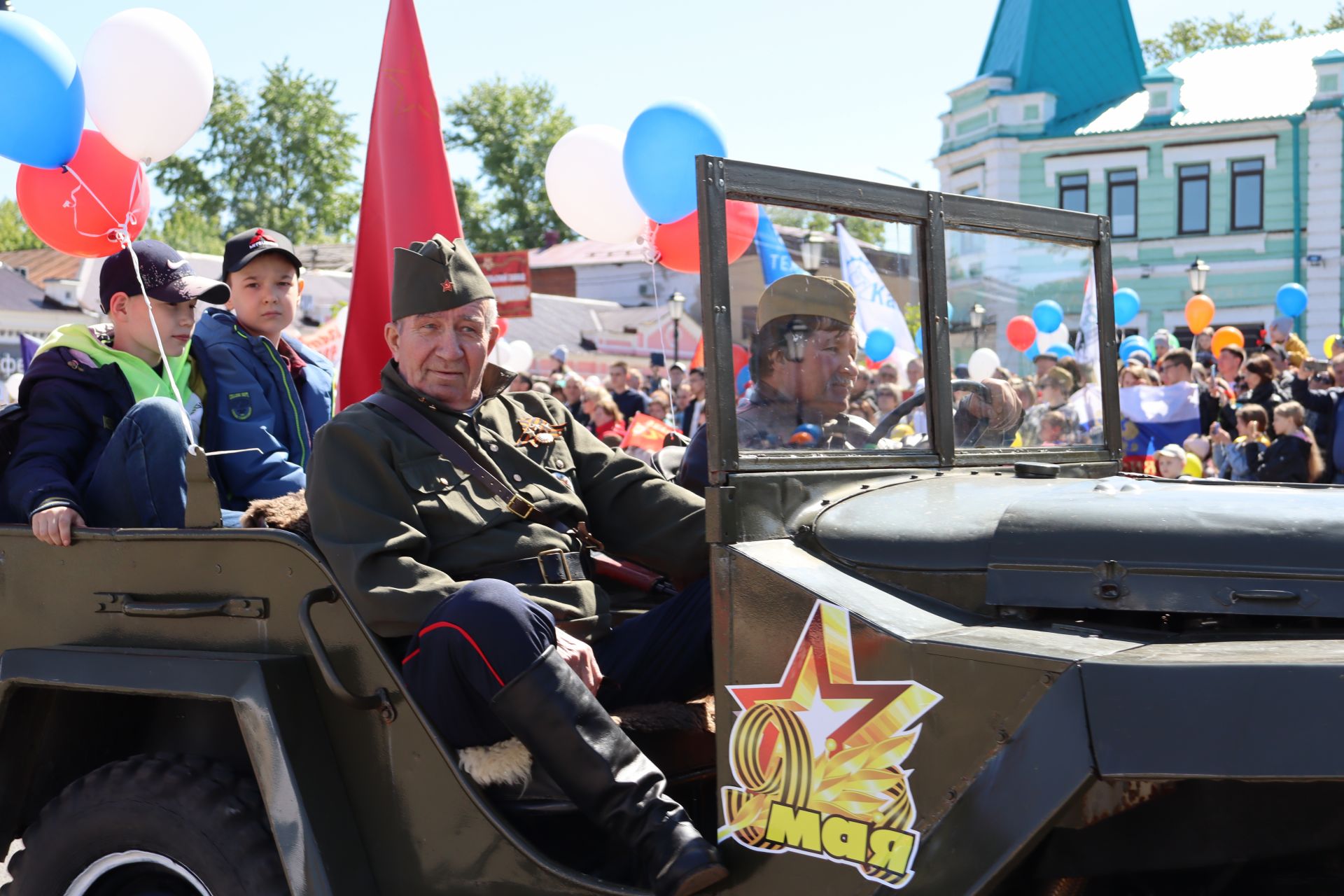 В Чистополе на центральной площади прошел парад Победы