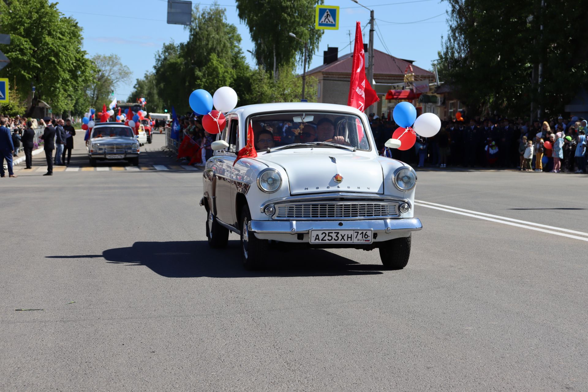 В Чистополе на центральной площади прошел парад Победы