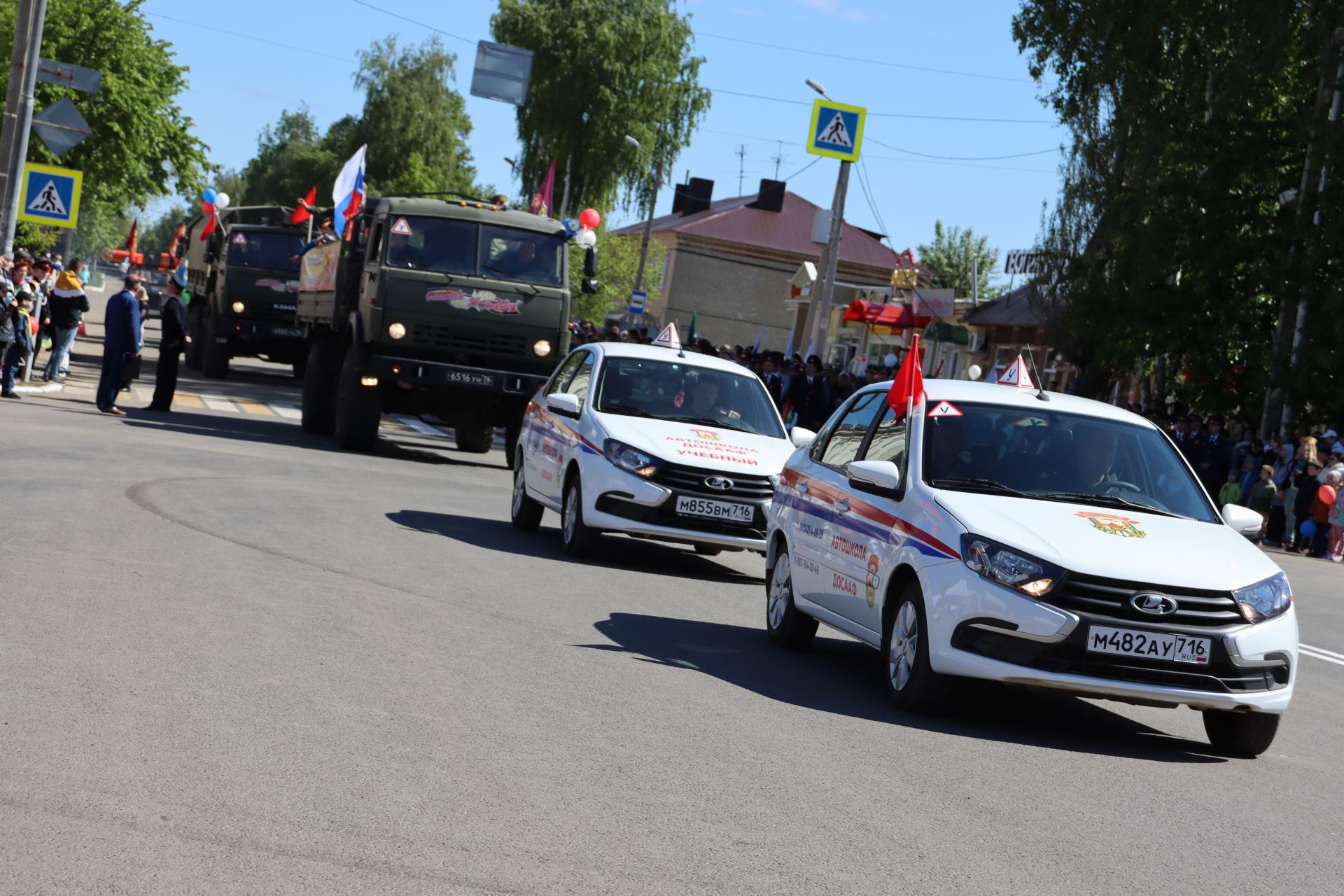 В Чистополе на центральной площади прошел парад Победы