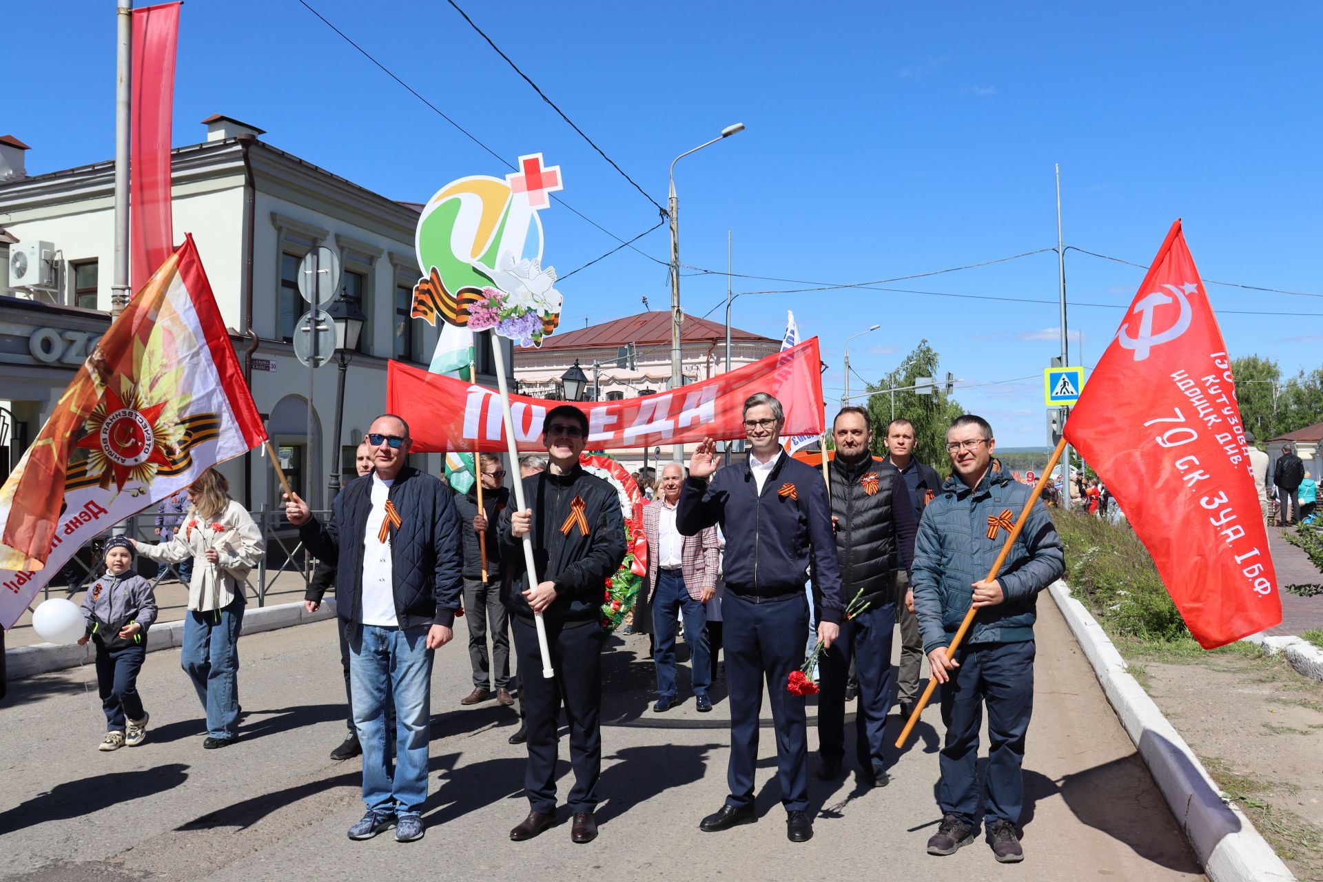 В Чистополе на центральной площади прошел парад Победы