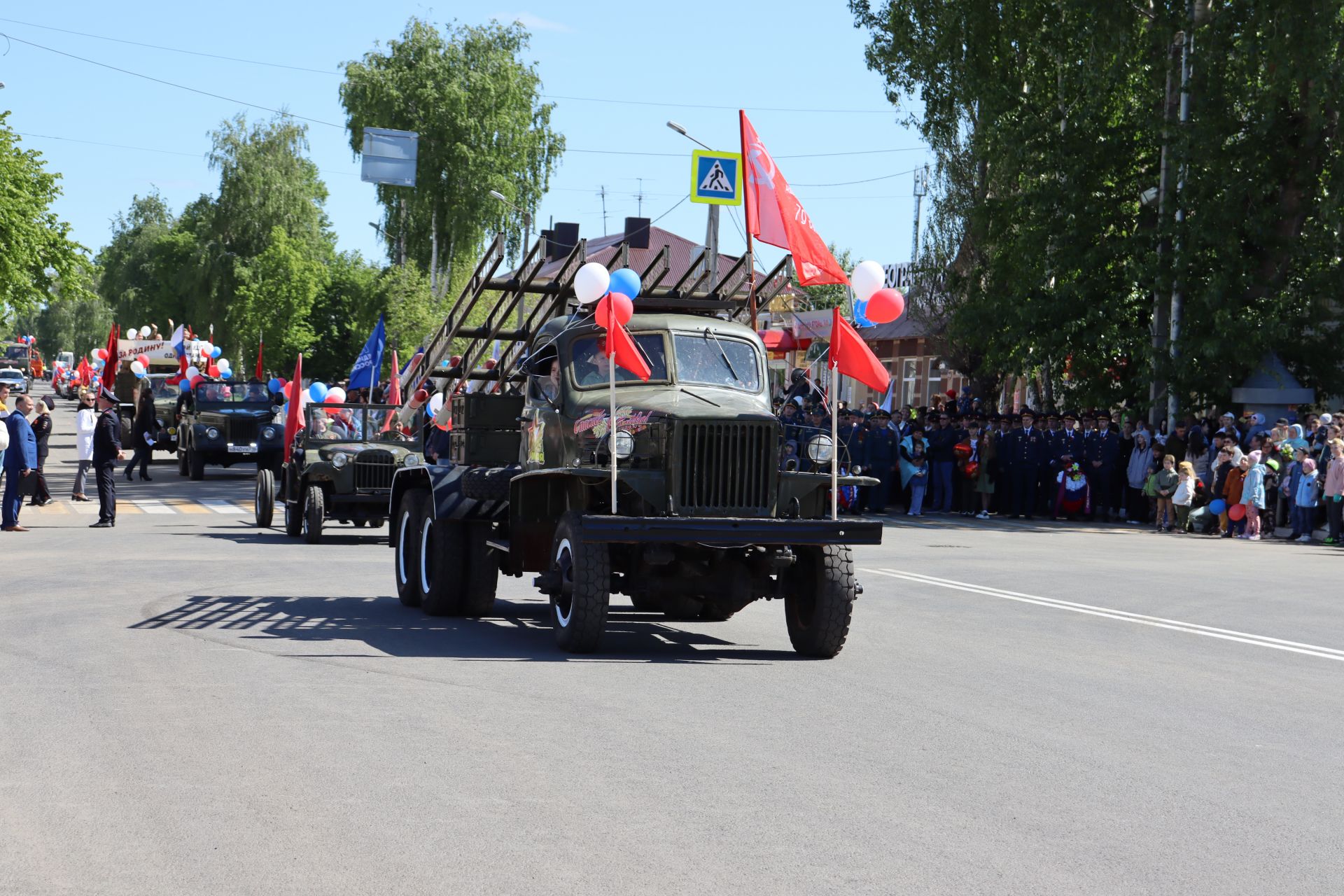 В Чистополе на центральной площади прошел парад Победы