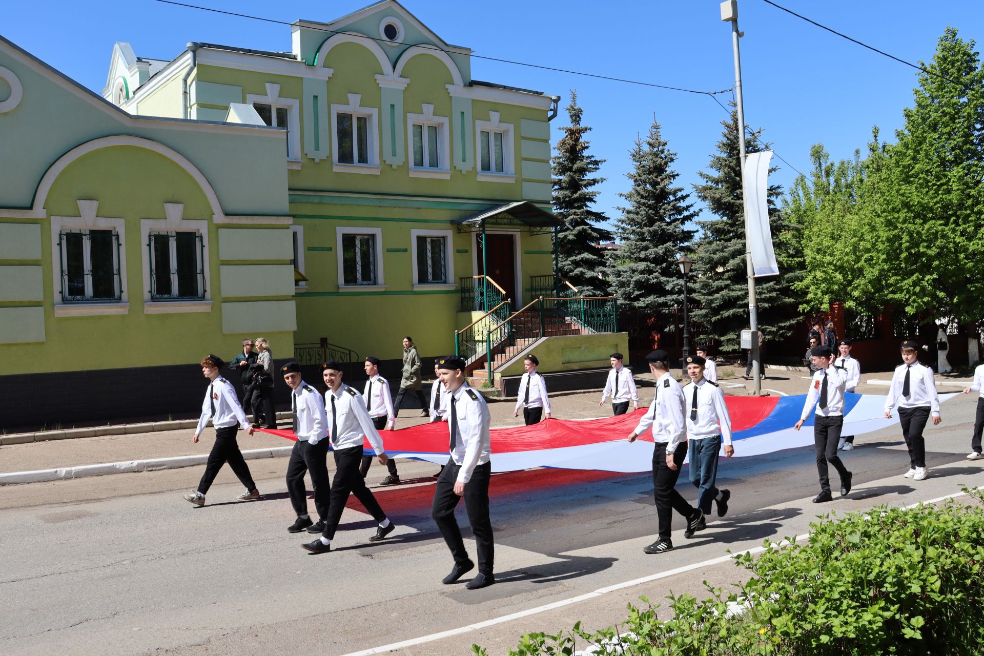 В Чистополе на центральной площади прошел парад Победы