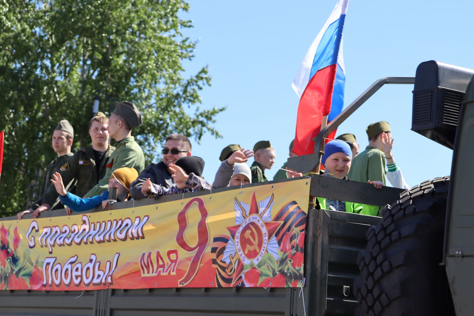 В Чистополе на центральной площади прошел парад Победы