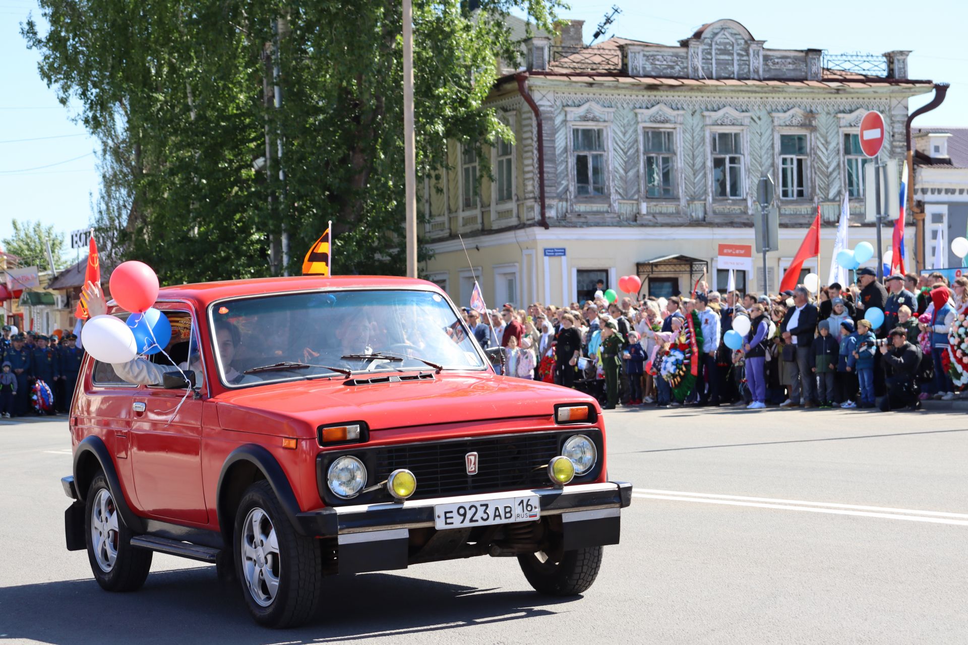 В Чистополе на центральной площади прошел парад Победы