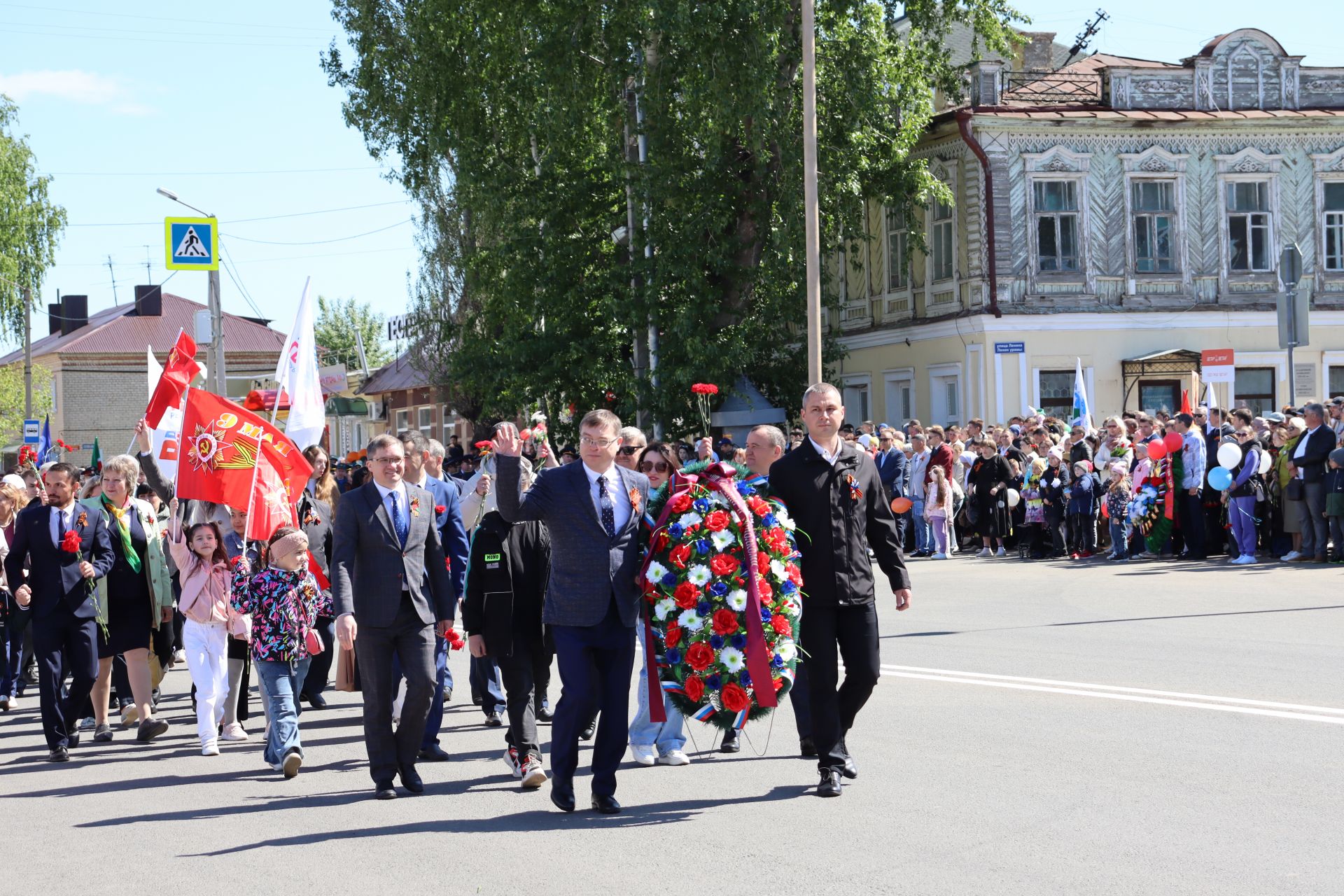 В Чистополе на центральной площади прошел парад Победы