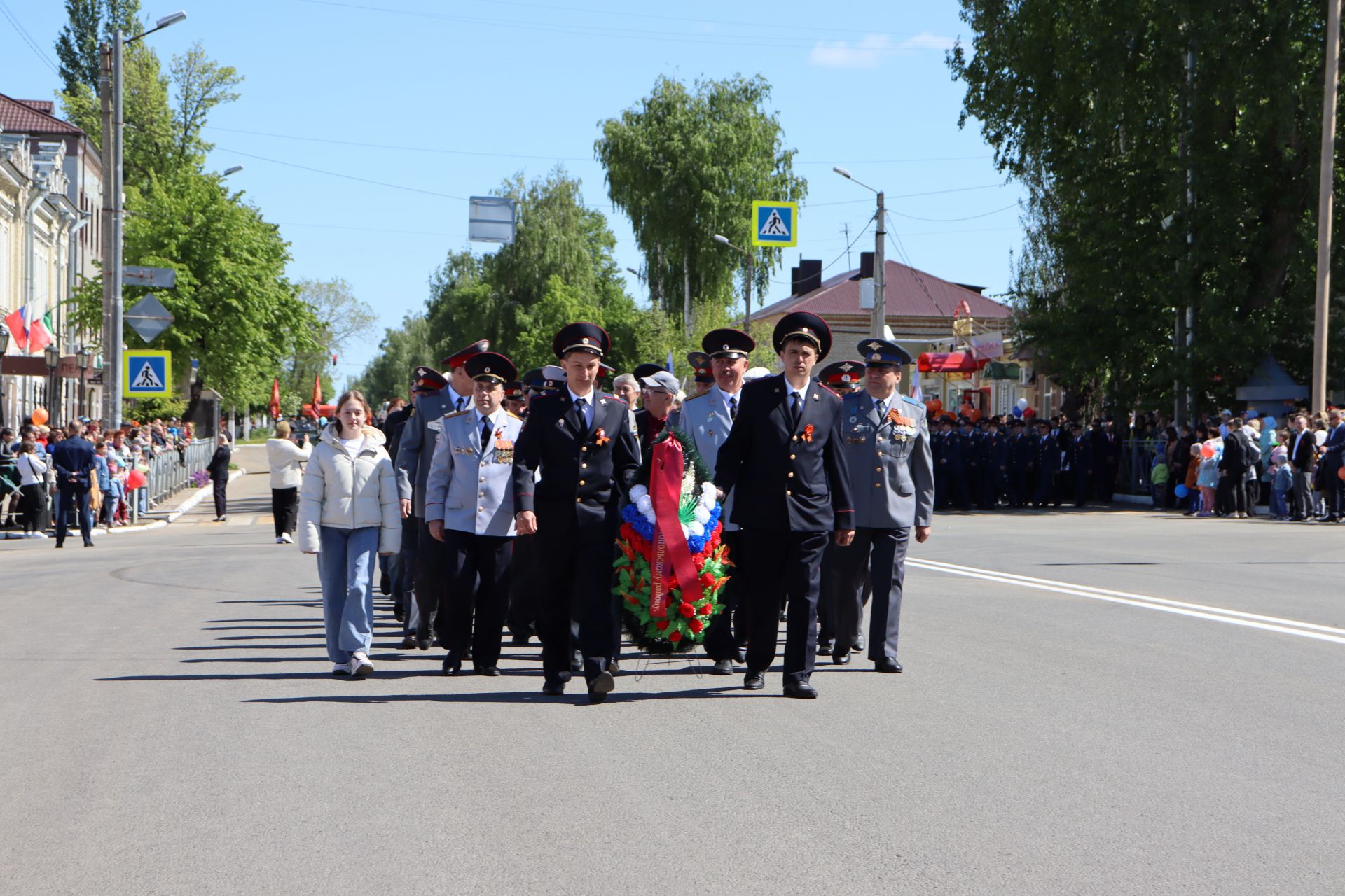 В Чистополе на центральной площади прошел парад Победы