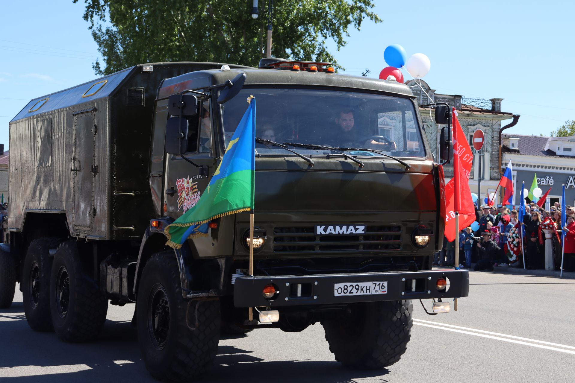 В Чистополе на центральной площади прошел парад Победы