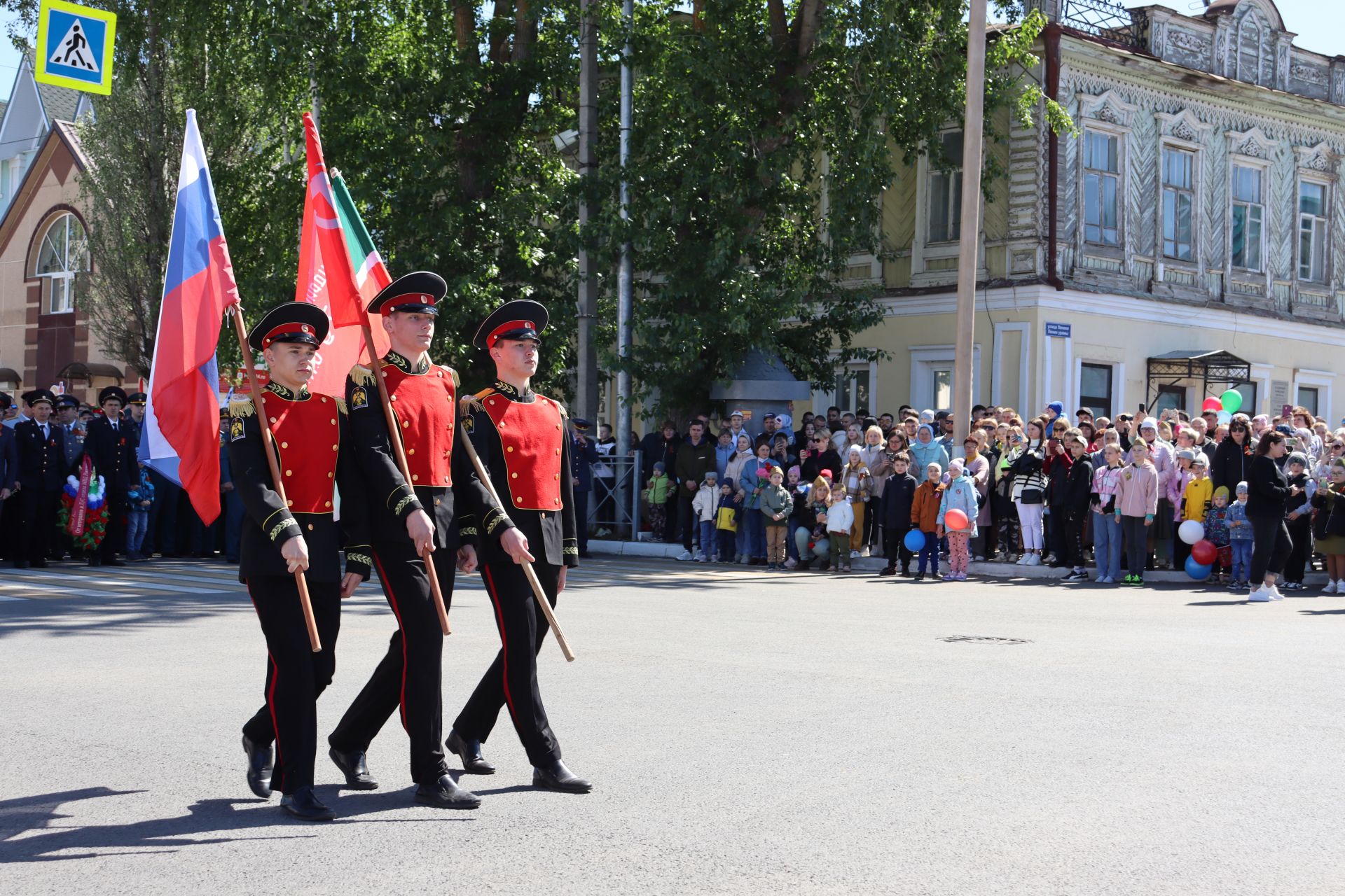 В Чистополе на центральной площади прошел парад Победы