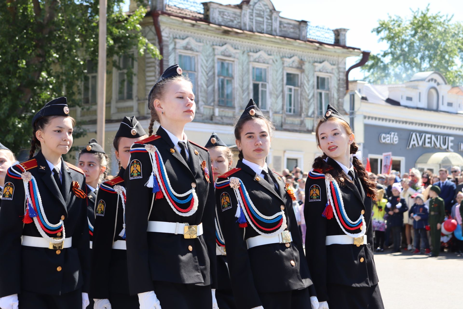 В Чистополе на центральной площади прошел парад Победы