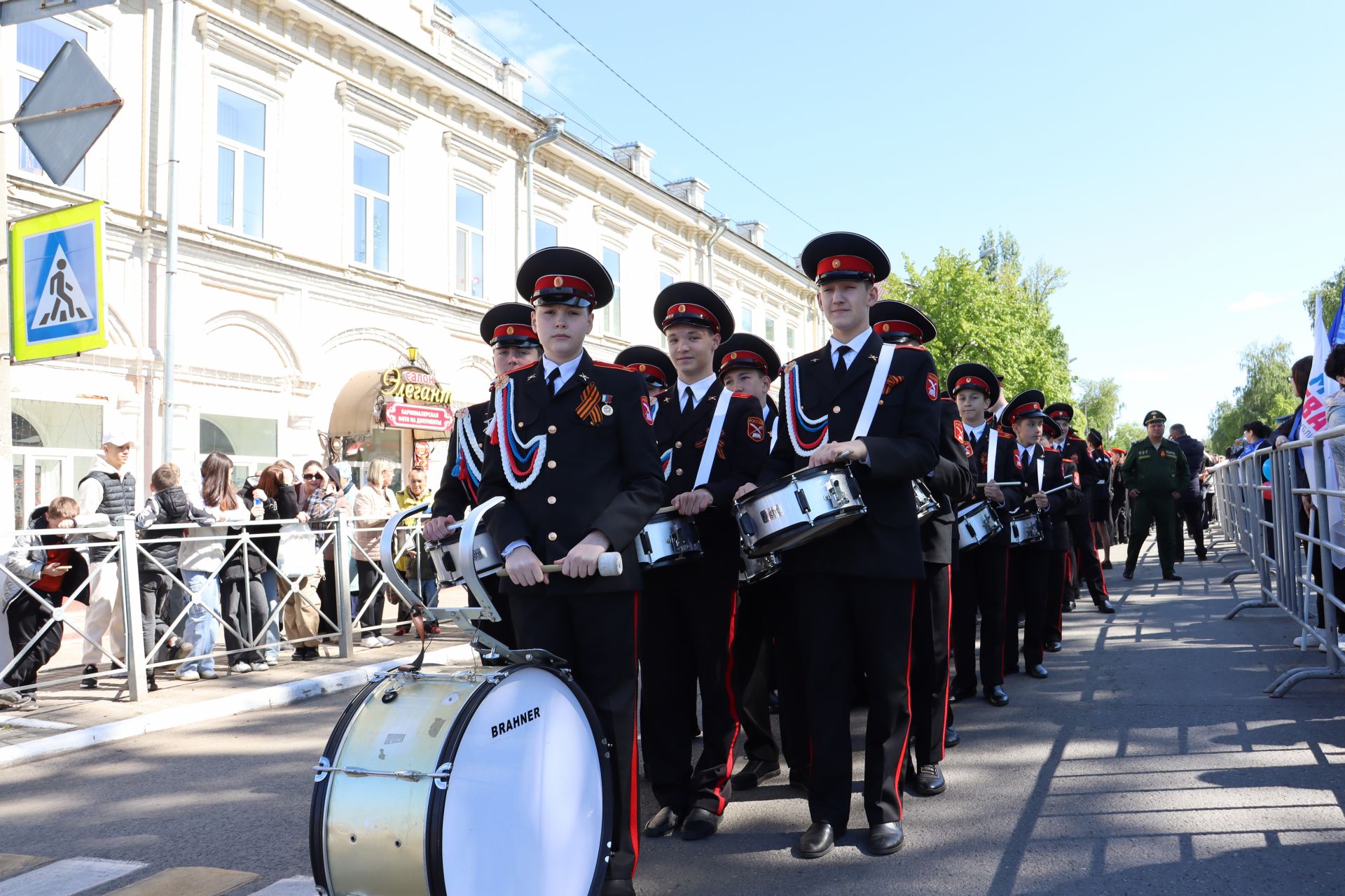 В Чистополе на центральной площади прошел парад Победы