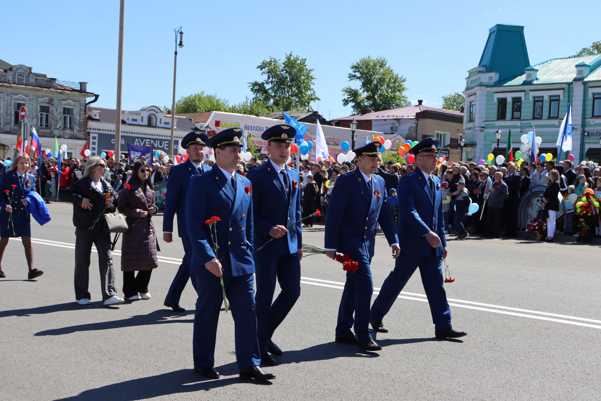 В Чистополе на центральной площади прошел парад Победы