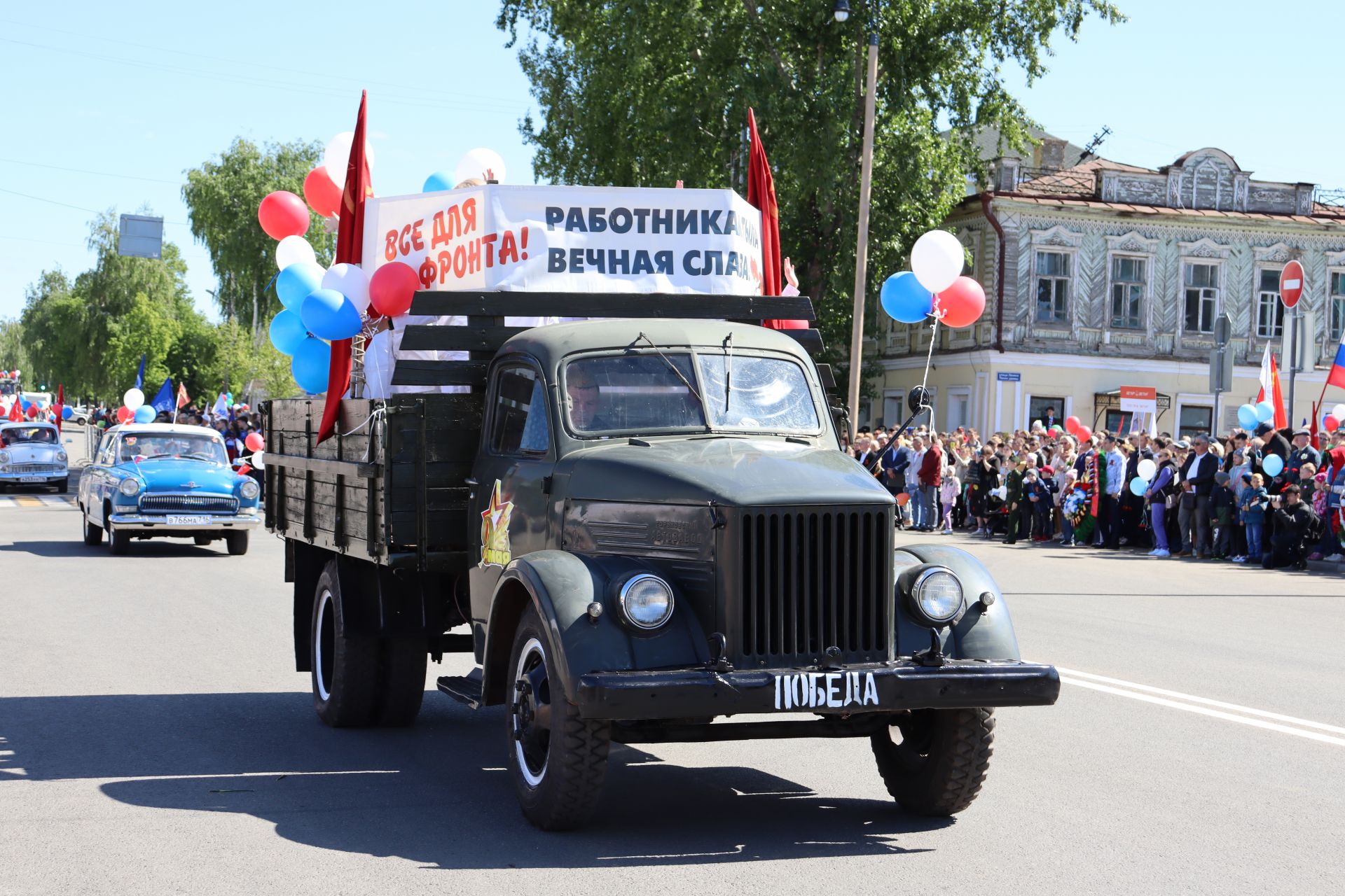 В Чистополе на центральной площади прошел парад Победы