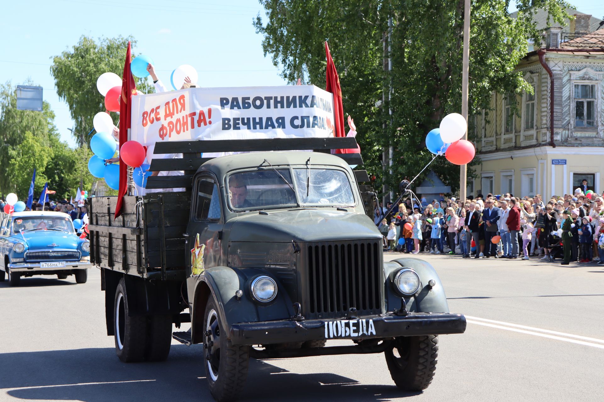 В Чистополе на центральной площади прошел парад Победы