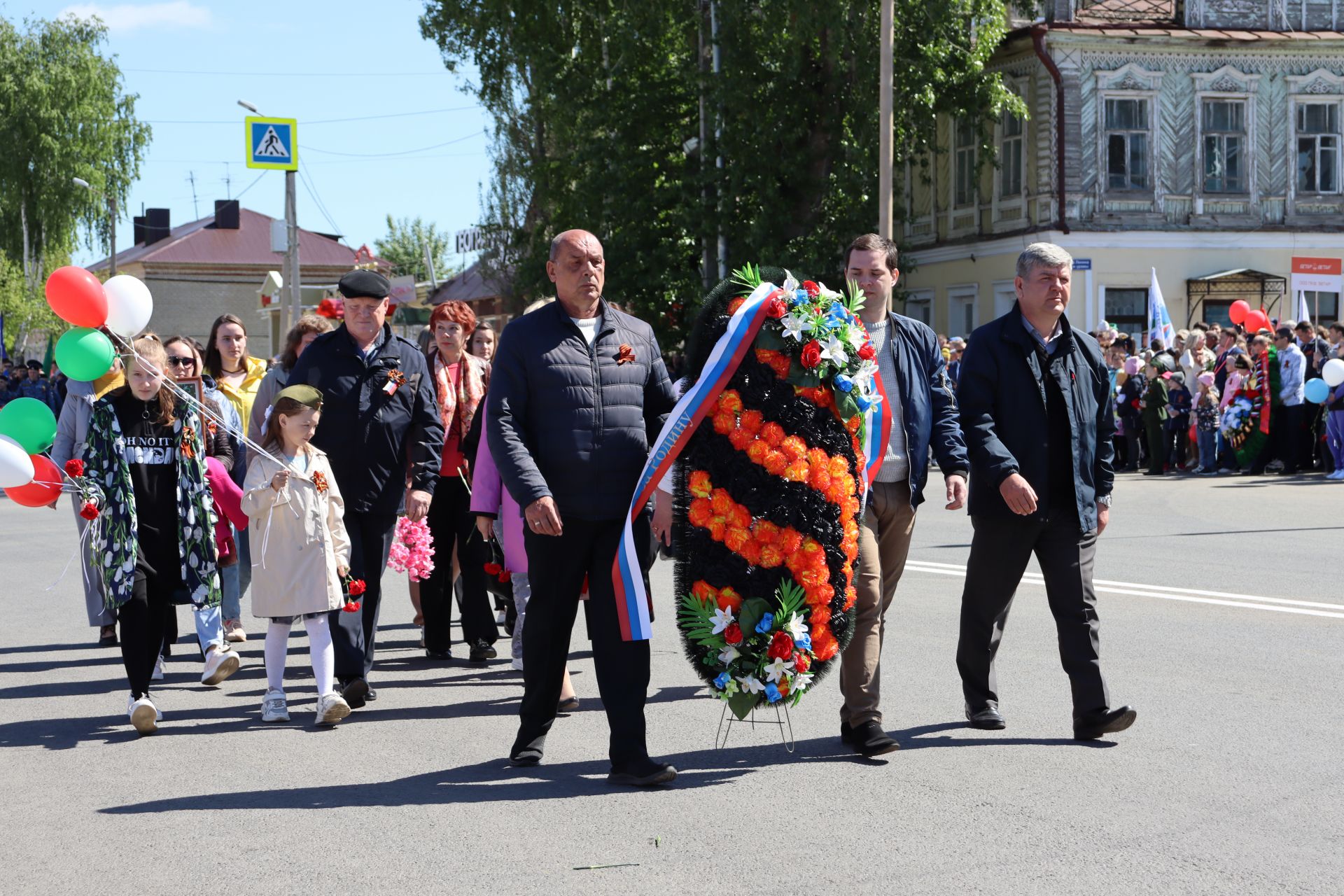 В Чистополе на центральной площади прошел парад Победы