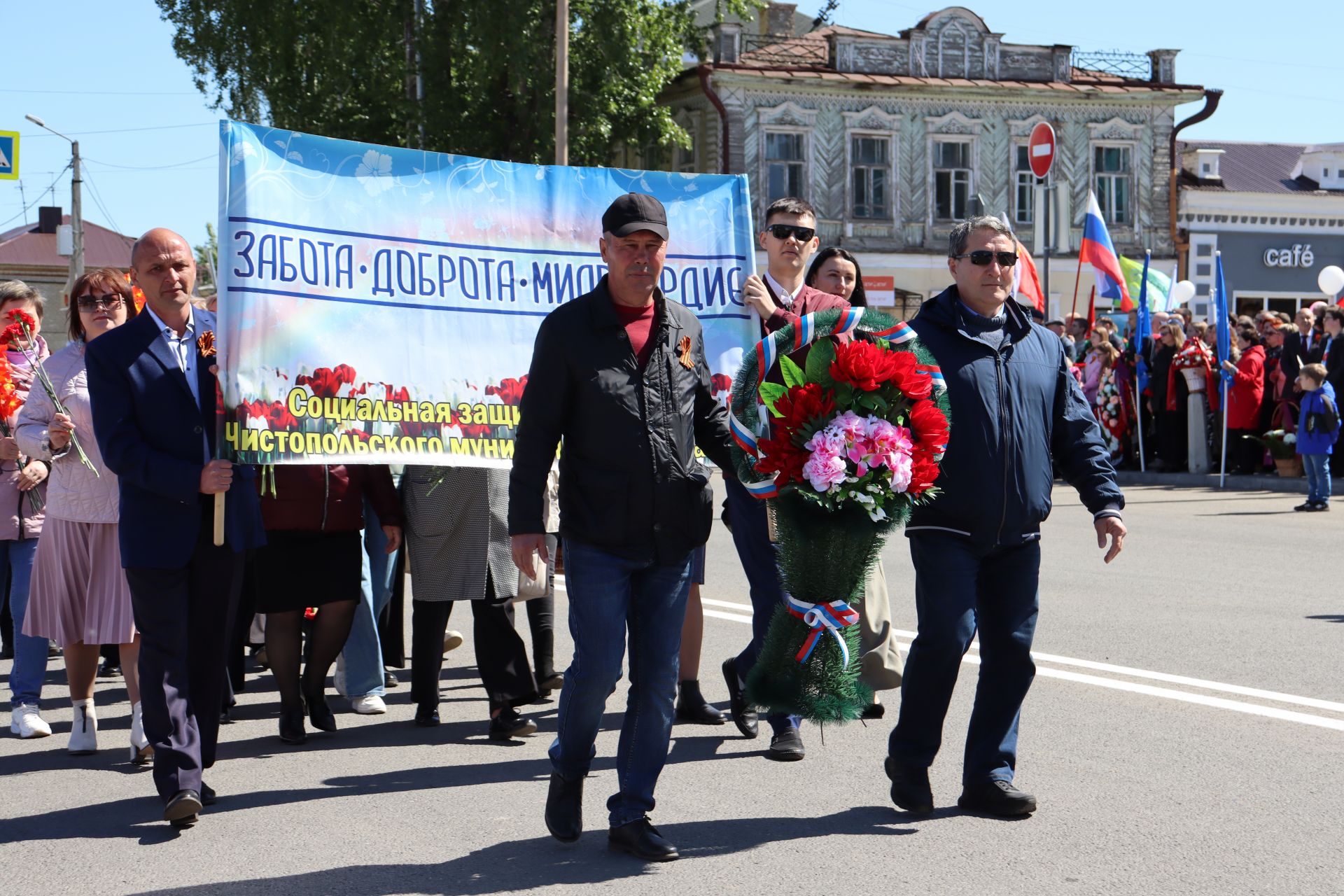 В Чистополе на центральной площади прошел парад Победы