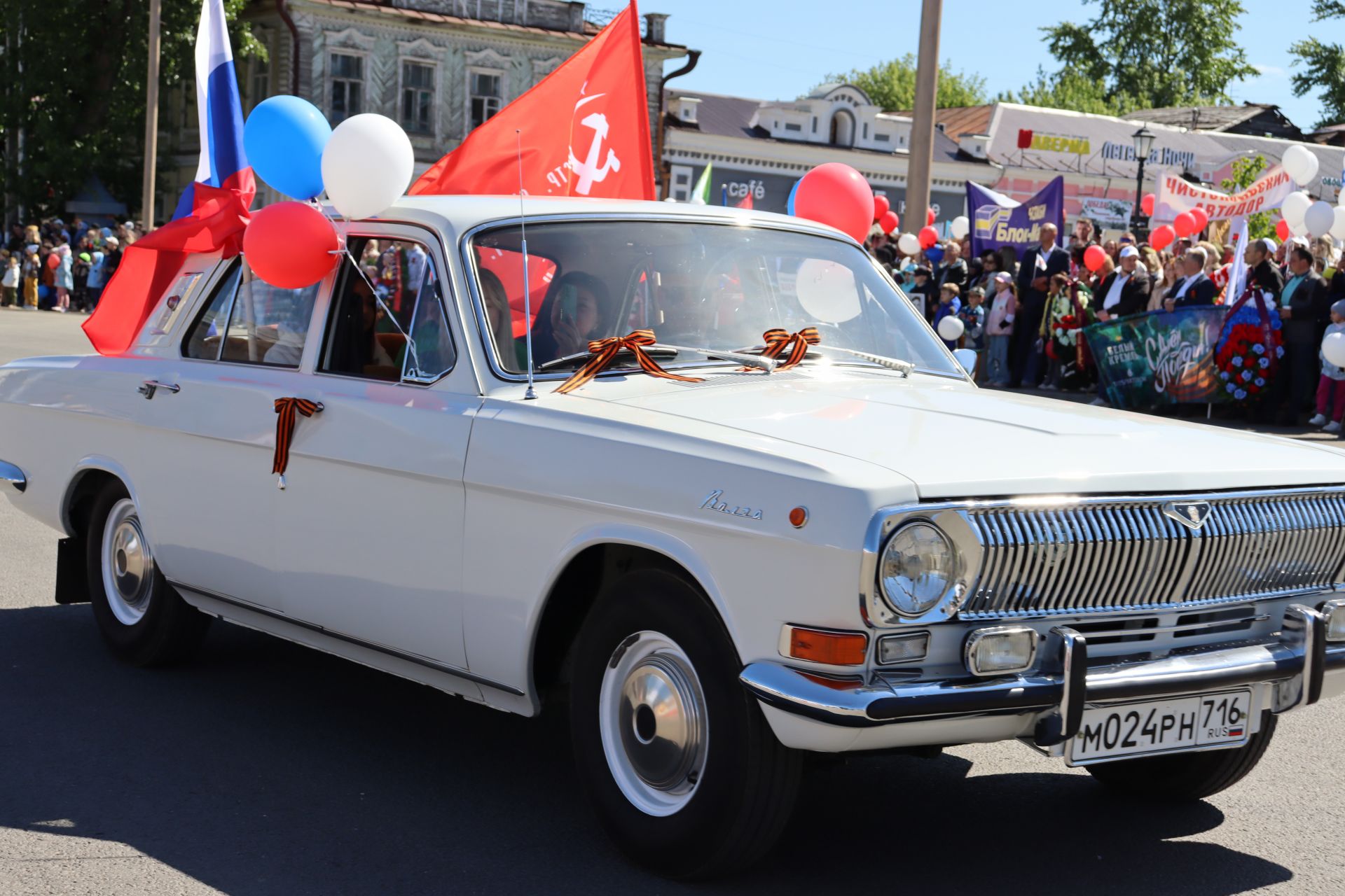 В Чистополе на центральной площади прошел парад Победы