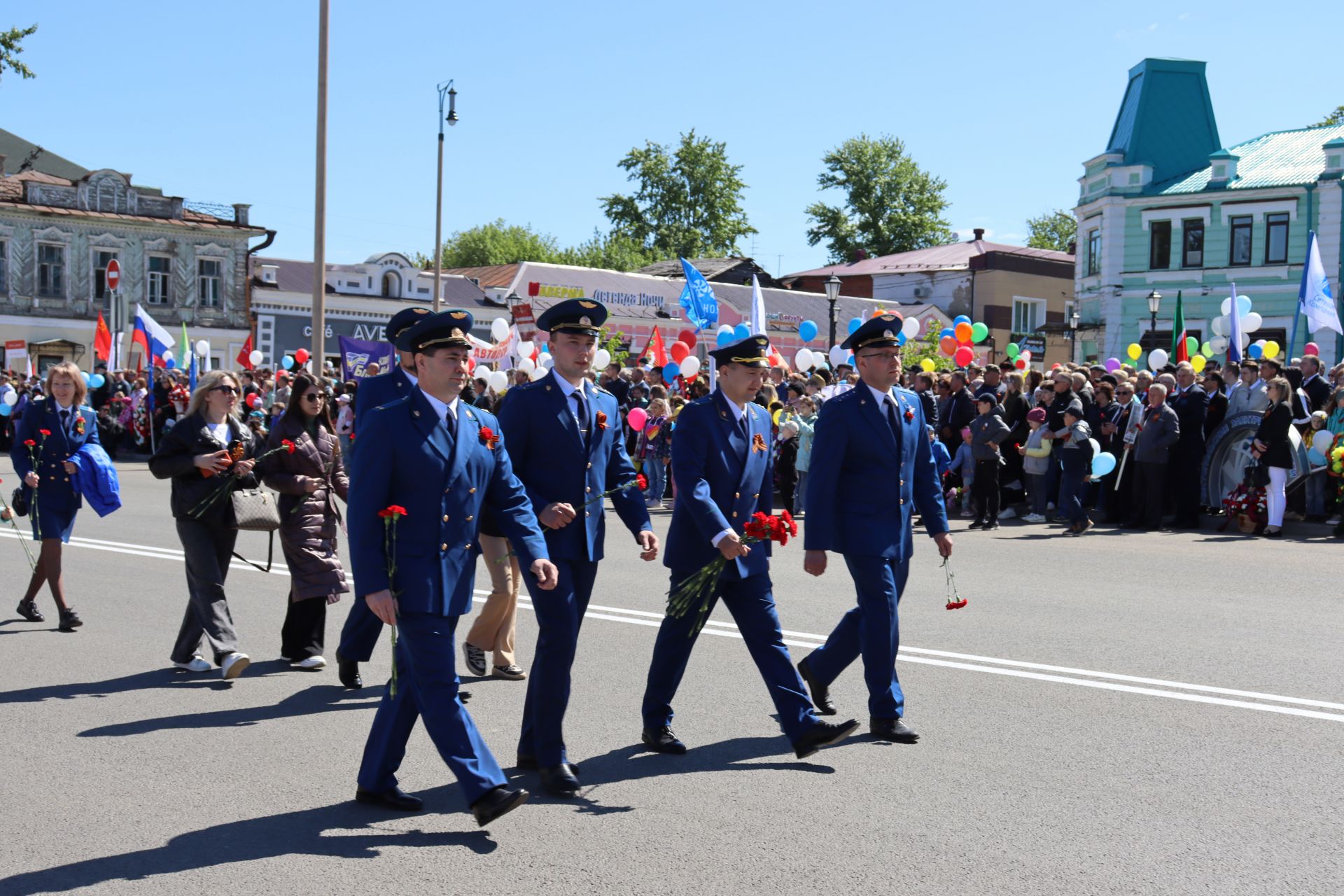 В Чистополе на центральной площади прошел парад Победы