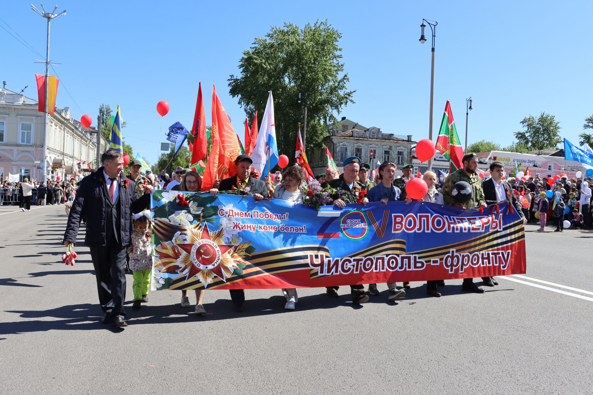 В Чистополе на центральной площади прошел парад Победы