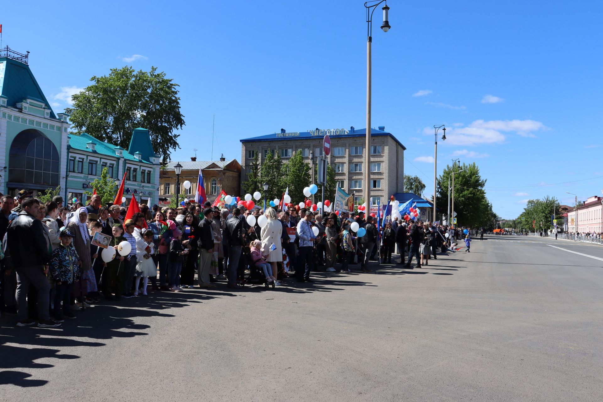 В Чистополе на центральной площади прошел парад Победы