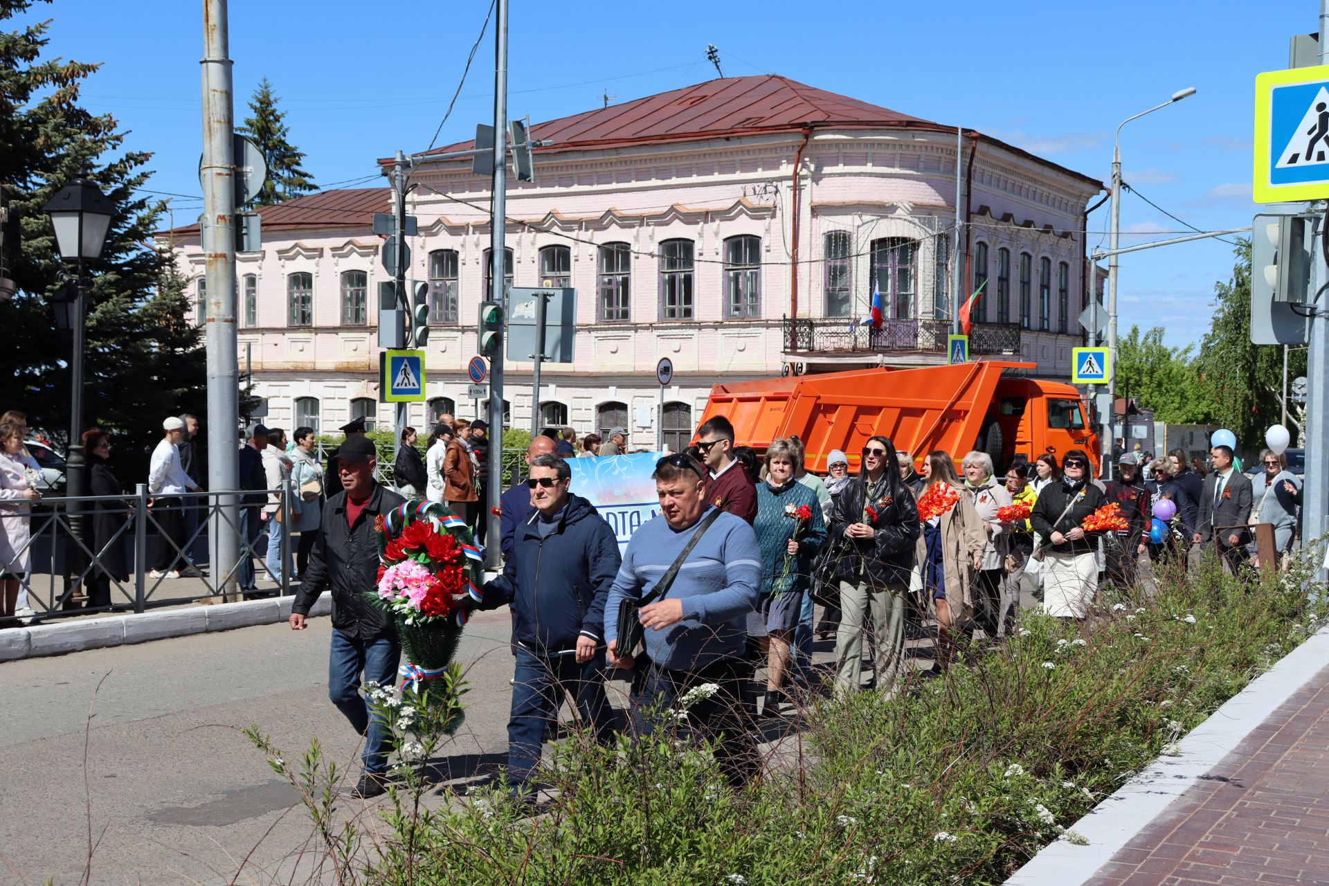 В Чистополе на центральной площади прошел парад Победы