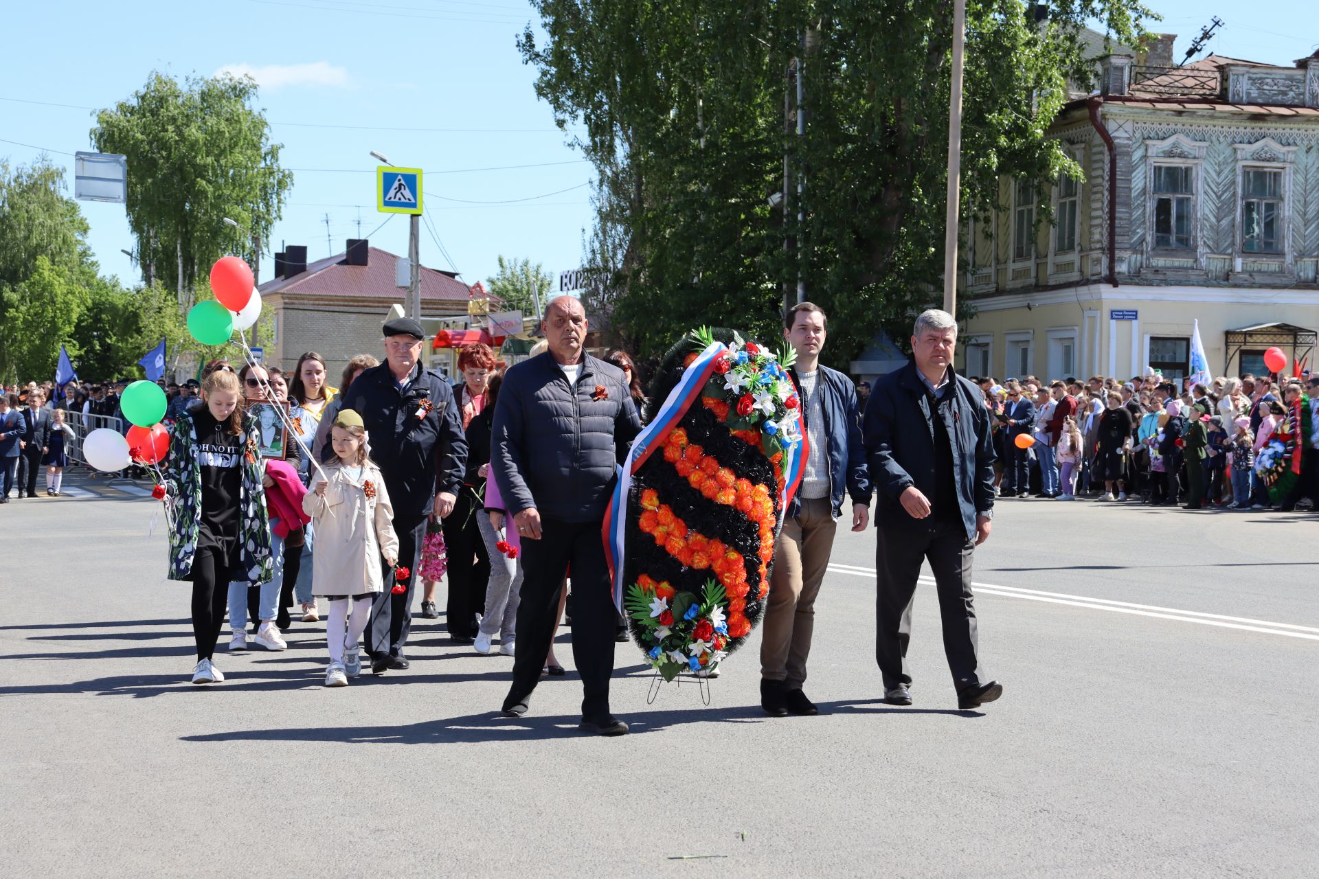 В Чистополе на центральной площади прошел парад Победы