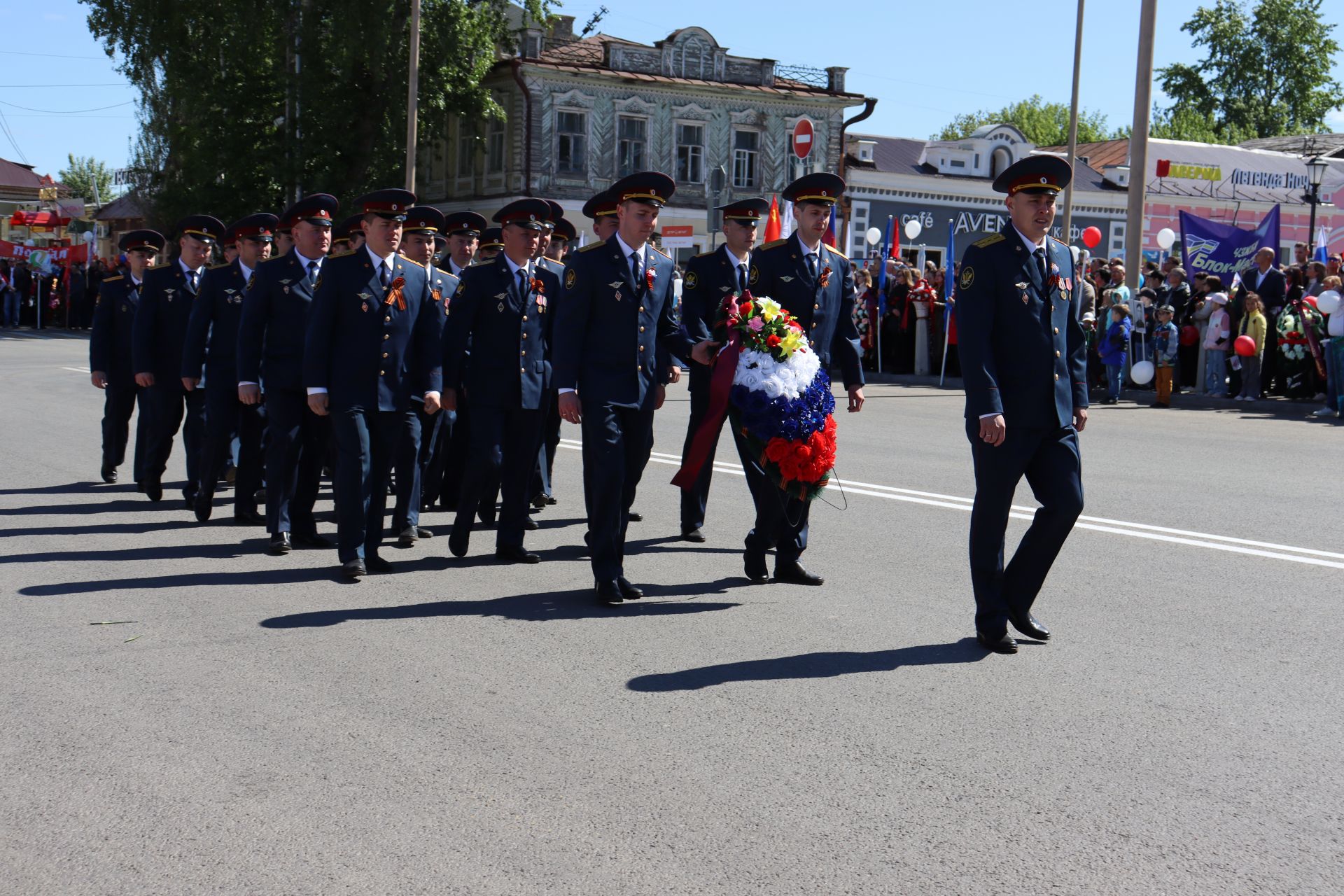 В Чистополе на центральной площади прошел парад Победы