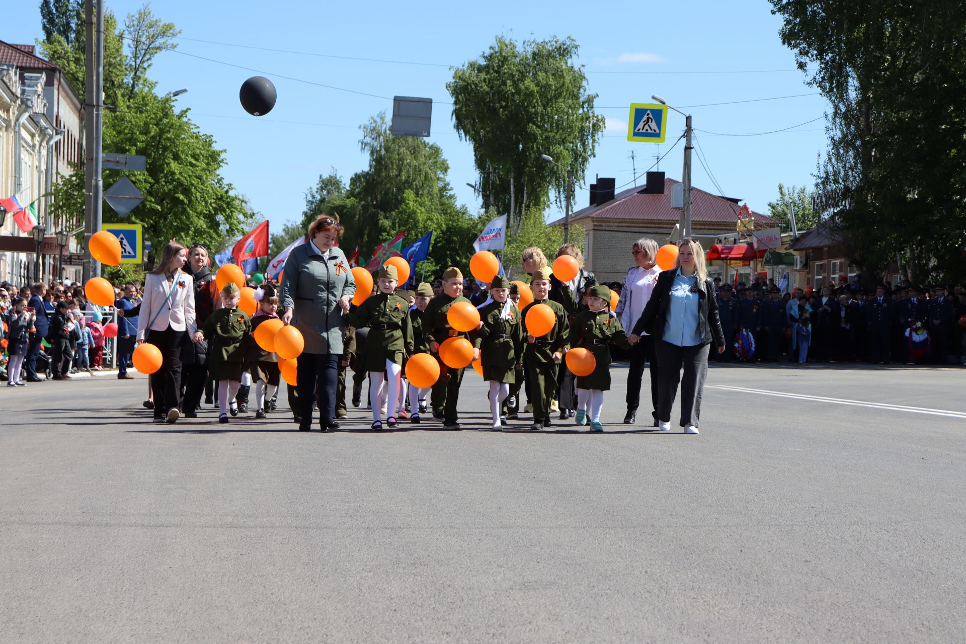 В Чистополе на центральной площади прошел парад Победы