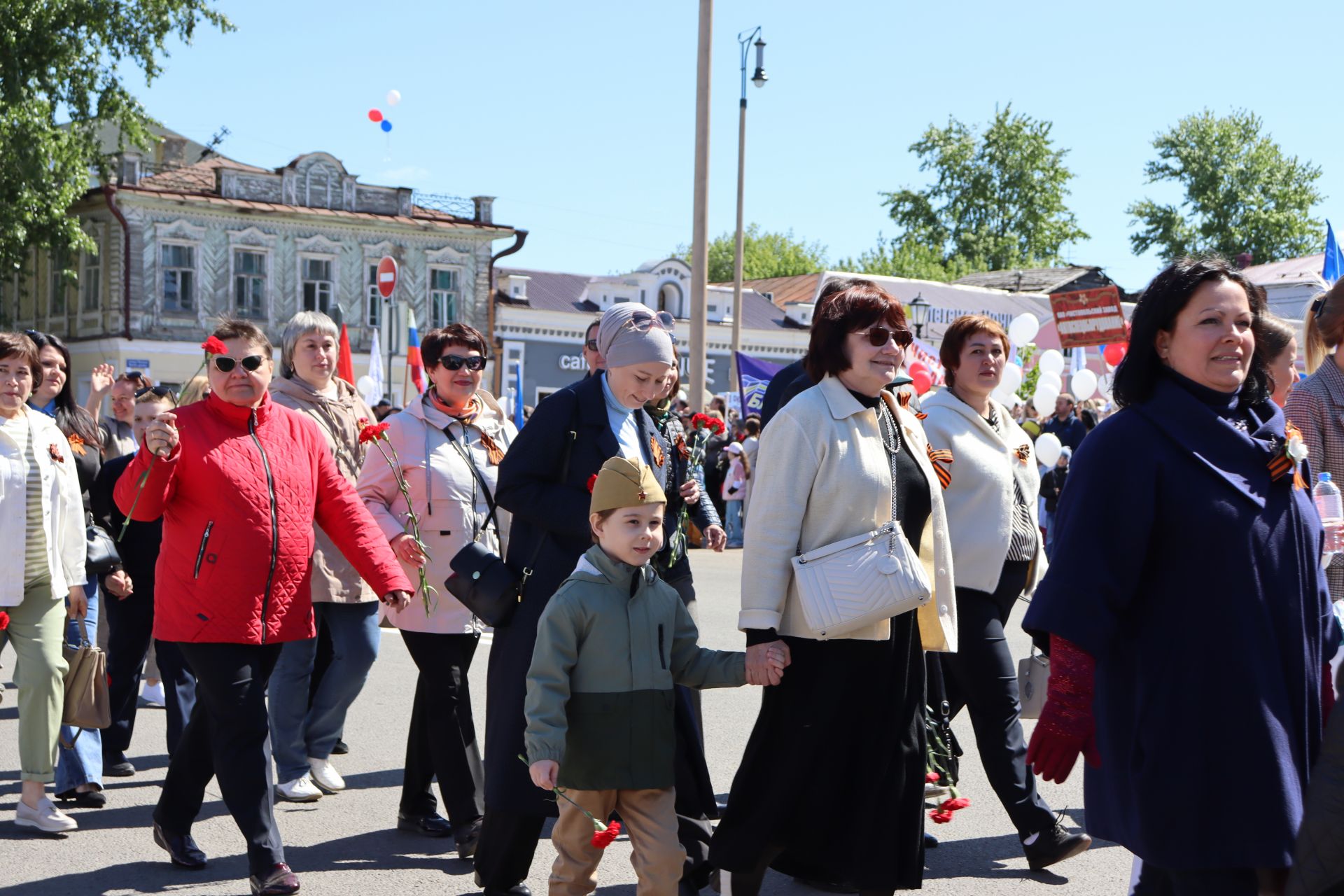 В Чистополе на центральной площади прошел парад Победы