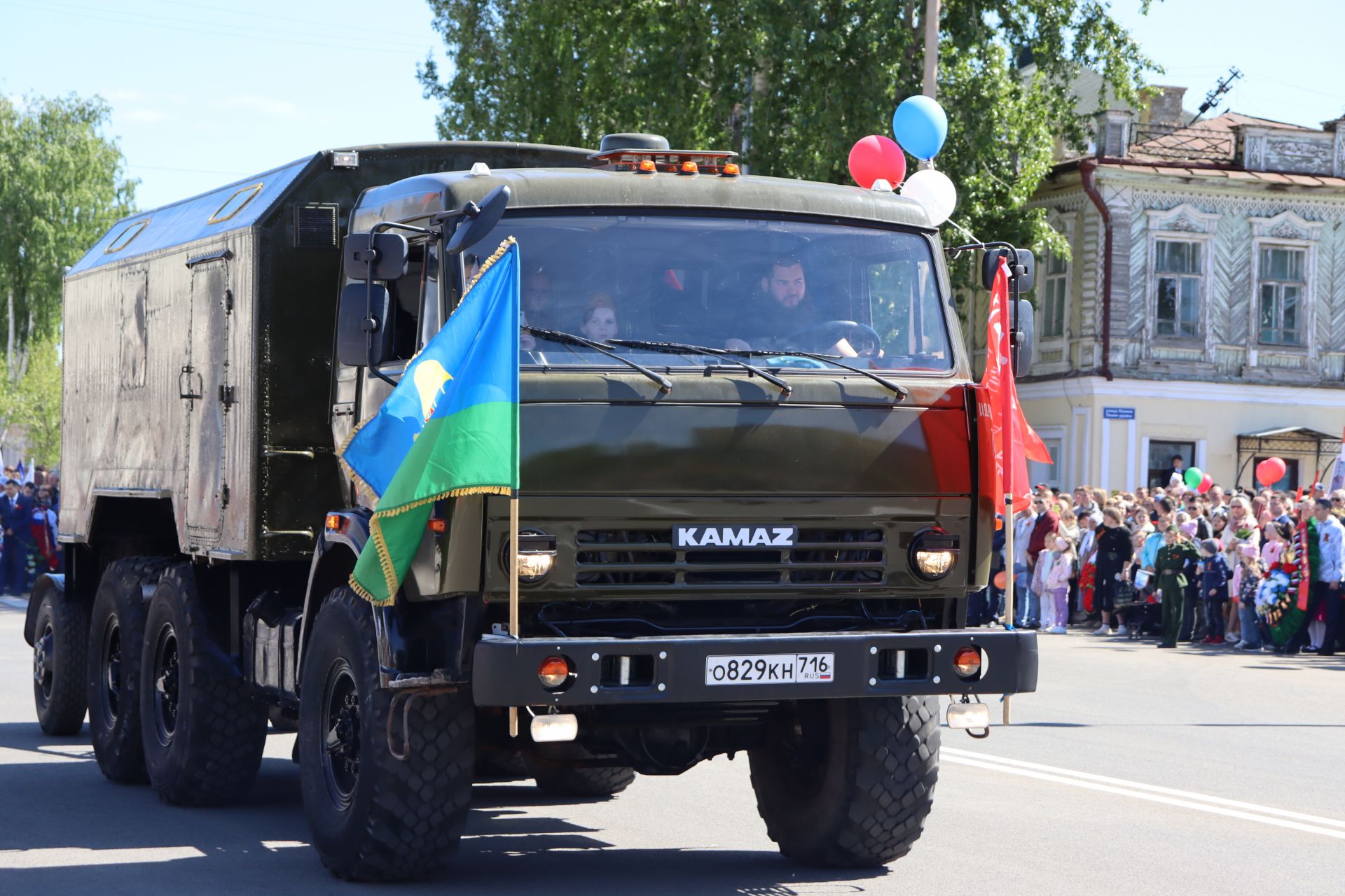 В Чистополе на центральной площади прошел парад Победы