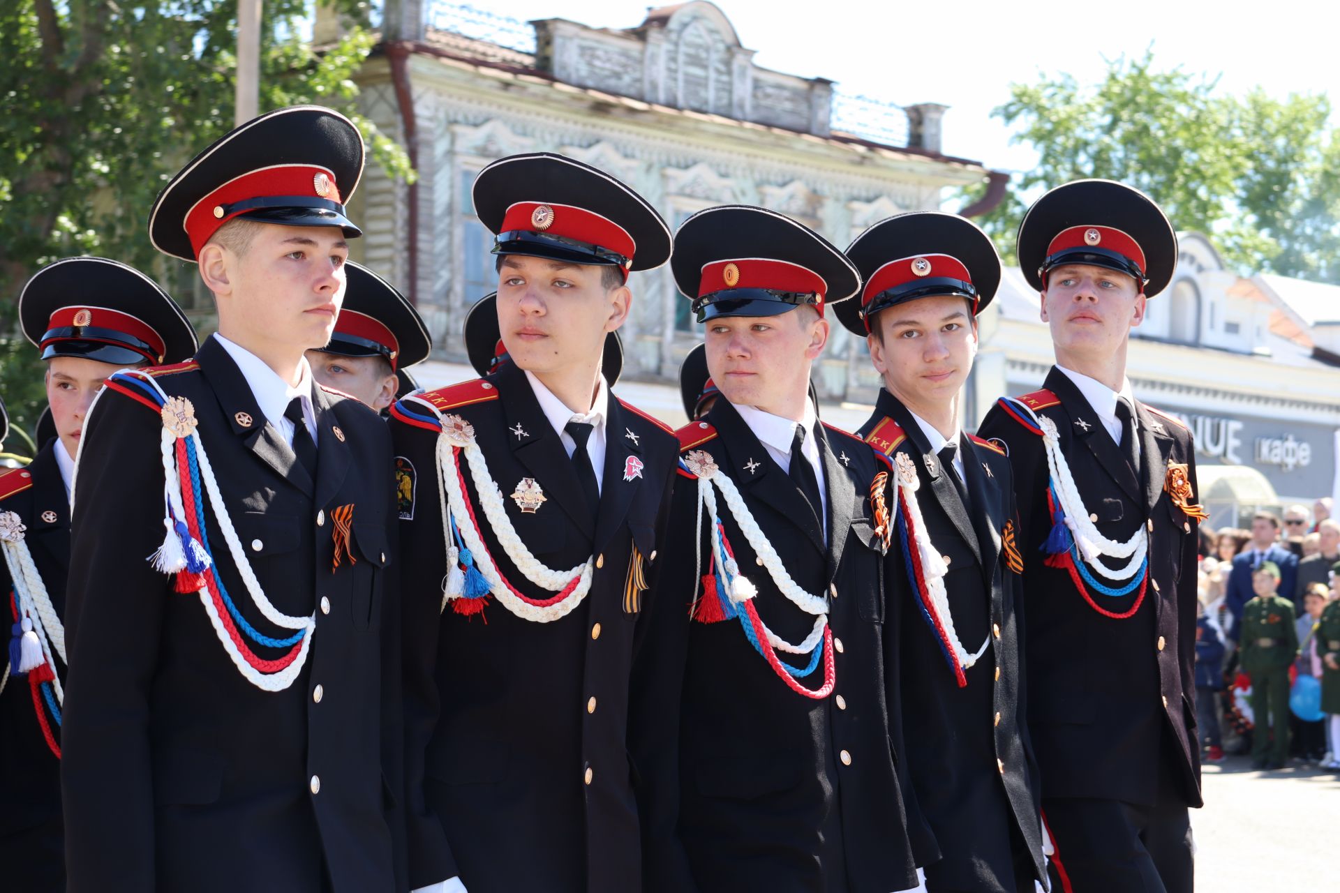 В Чистополе на центральной площади прошел парад Победы