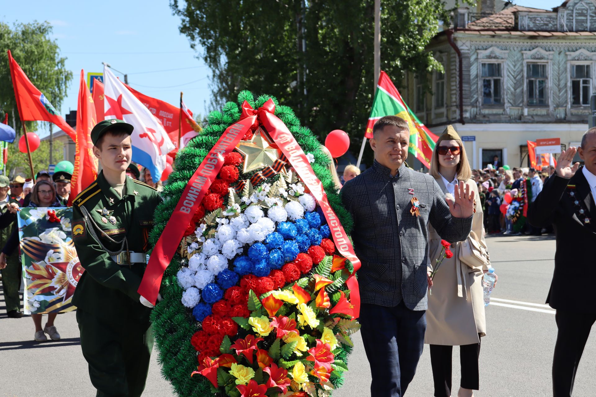 В Чистополе на центральной площади прошел парад Победы