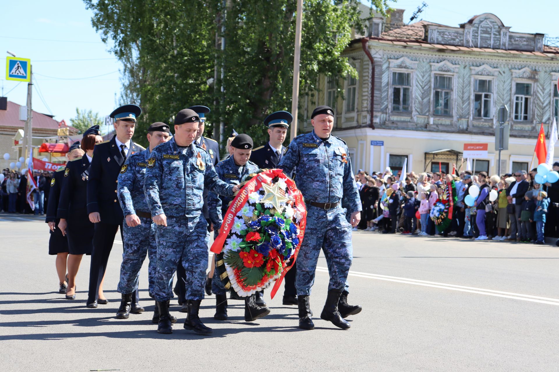 В Чистополе на центральной площади прошел парад Победы