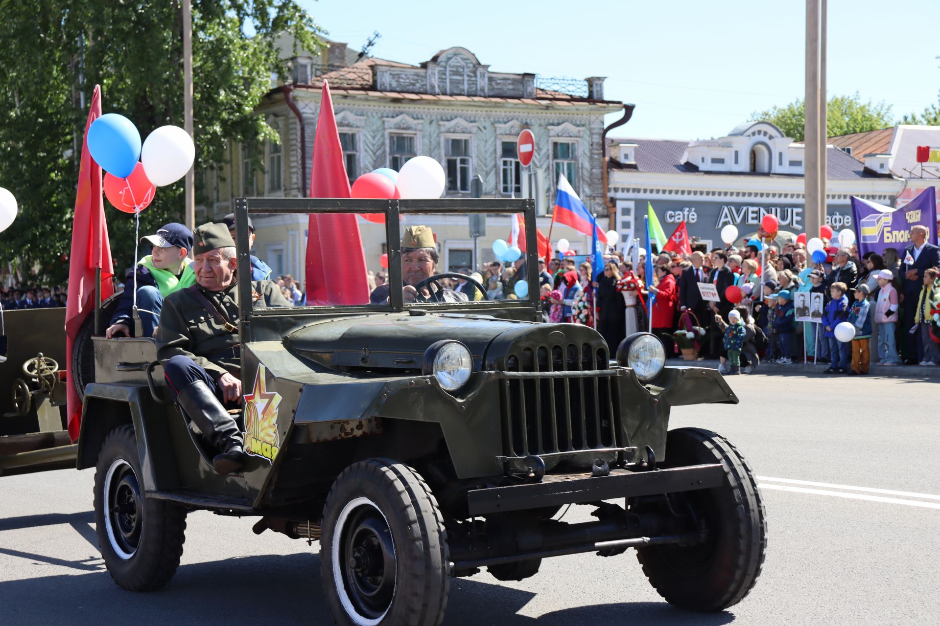 В Чистополе на центральной площади прошел парад Победы