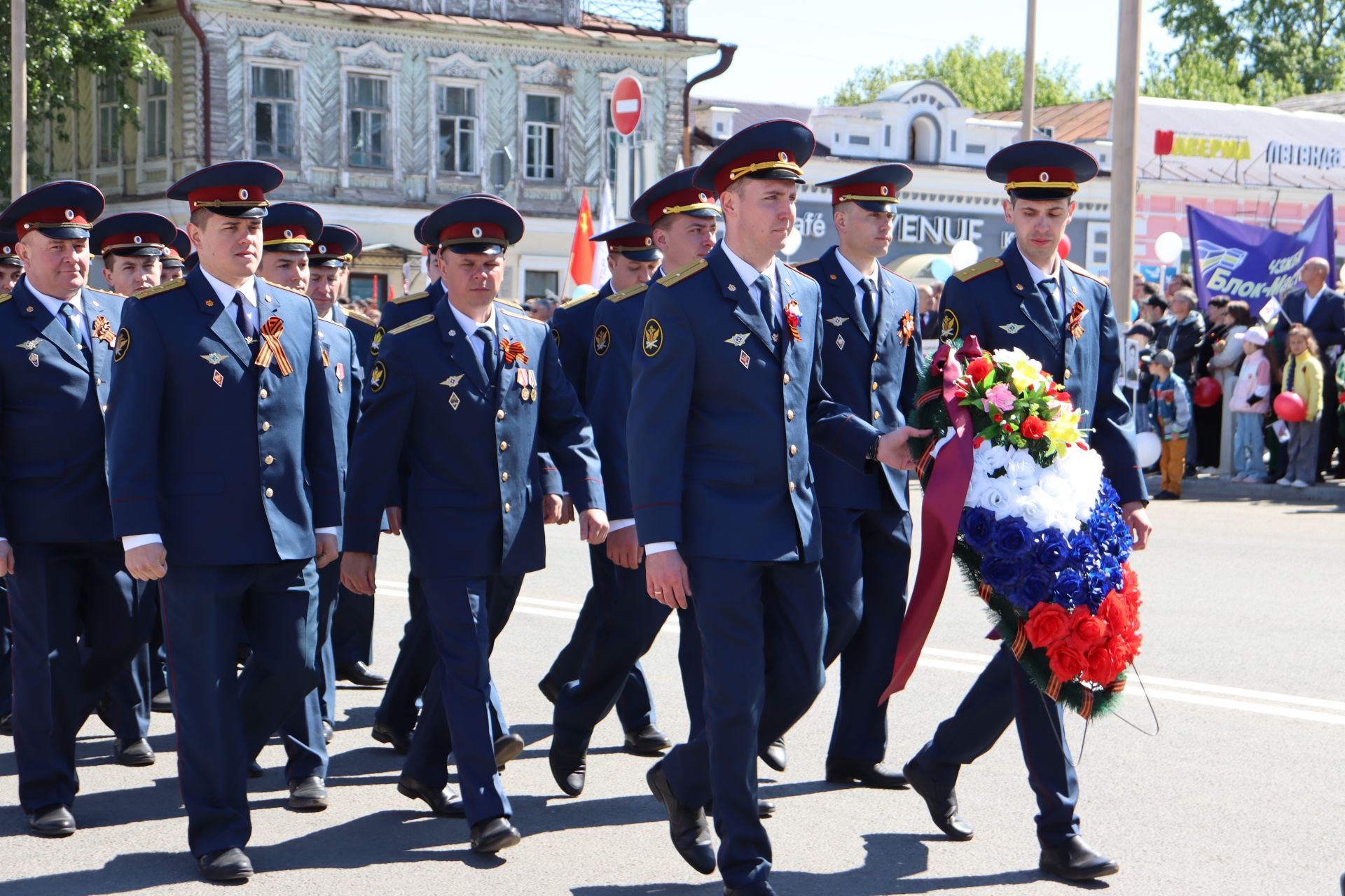 В Чистополе на центральной площади прошел парад Победы