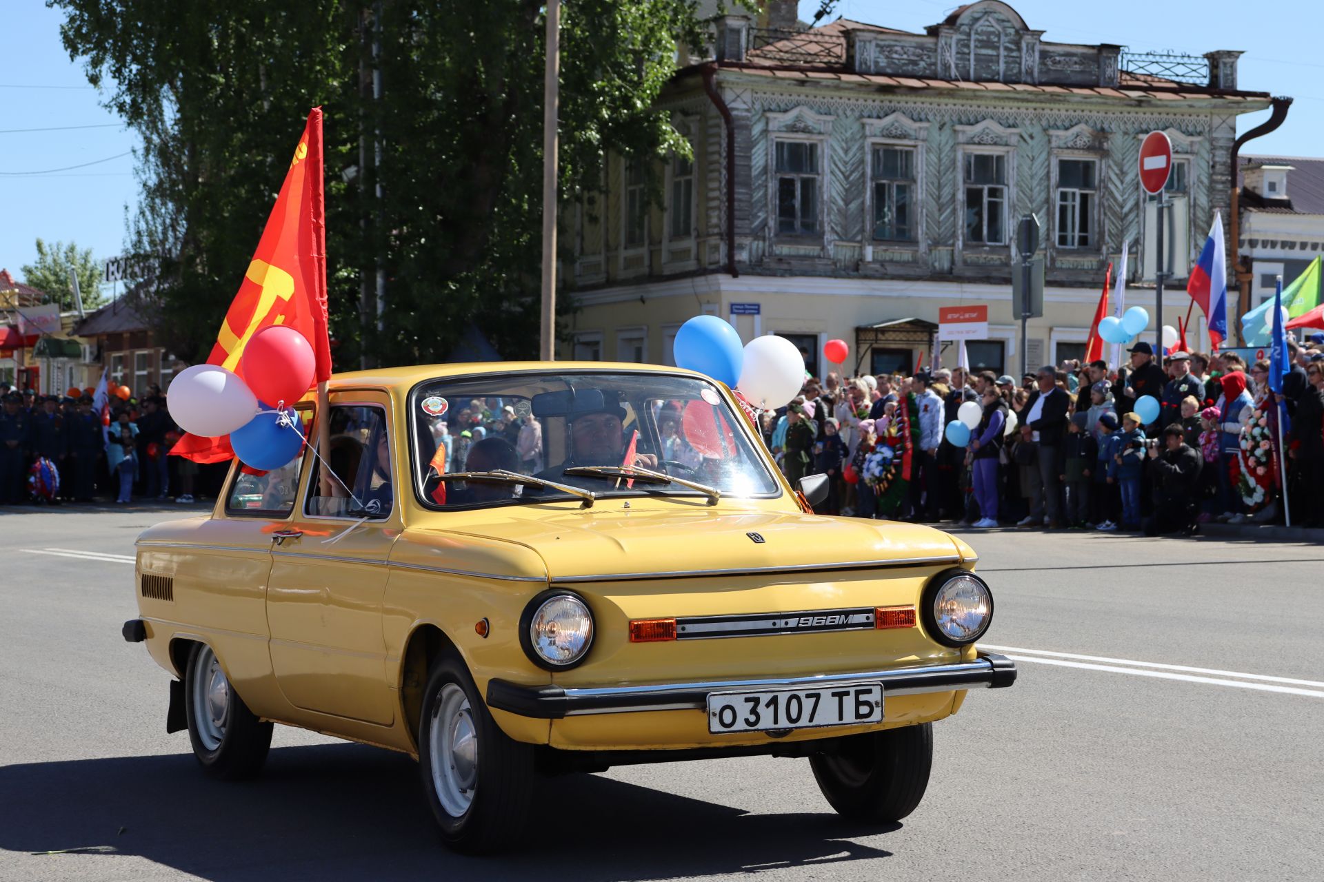 В Чистополе на центральной площади прошел парад Победы