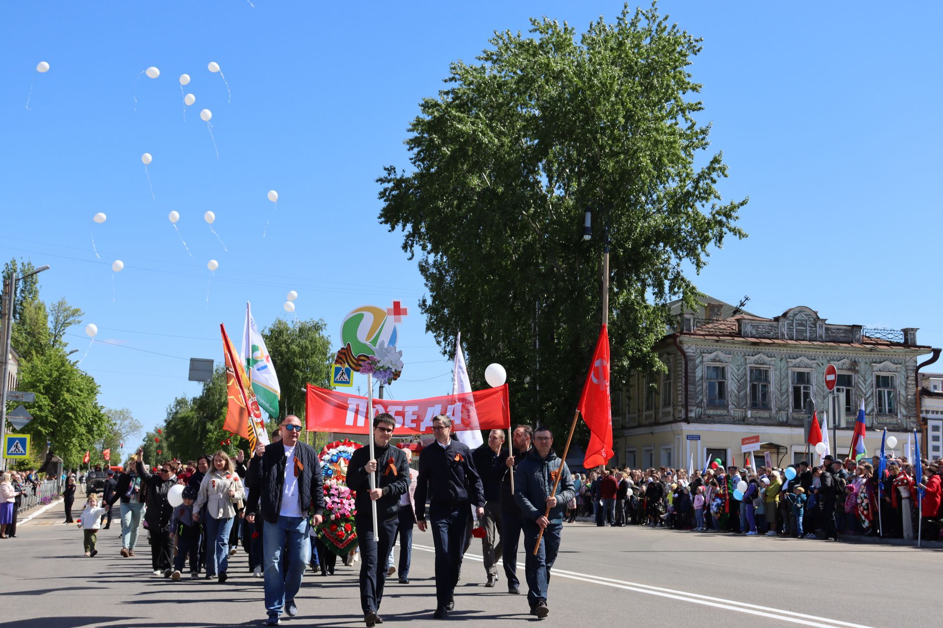 В Чистополе на центральной площади прошел парад Победы