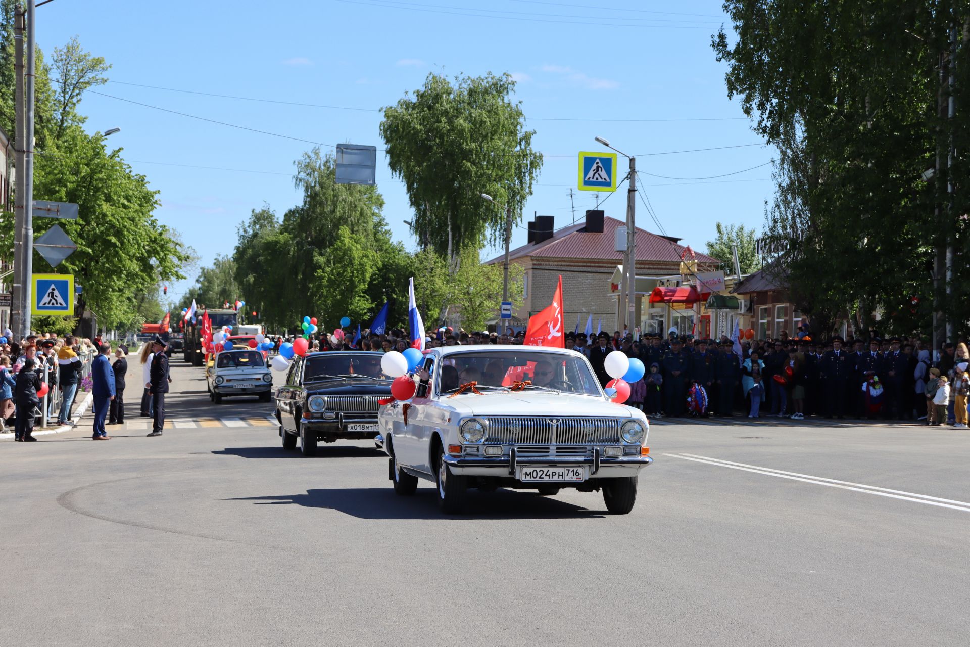 В Чистополе на центральной площади прошел парад Победы