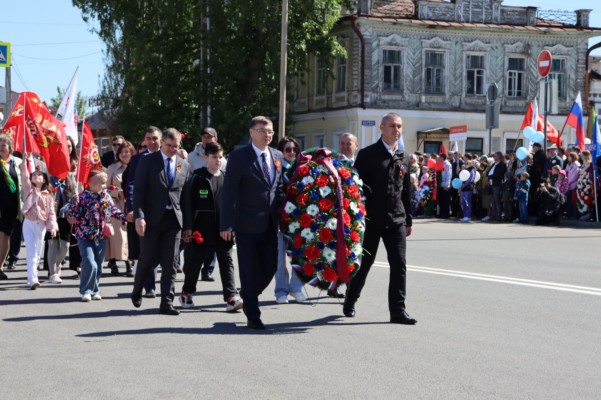 В Чистополе на центральной площади прошел парад Победы