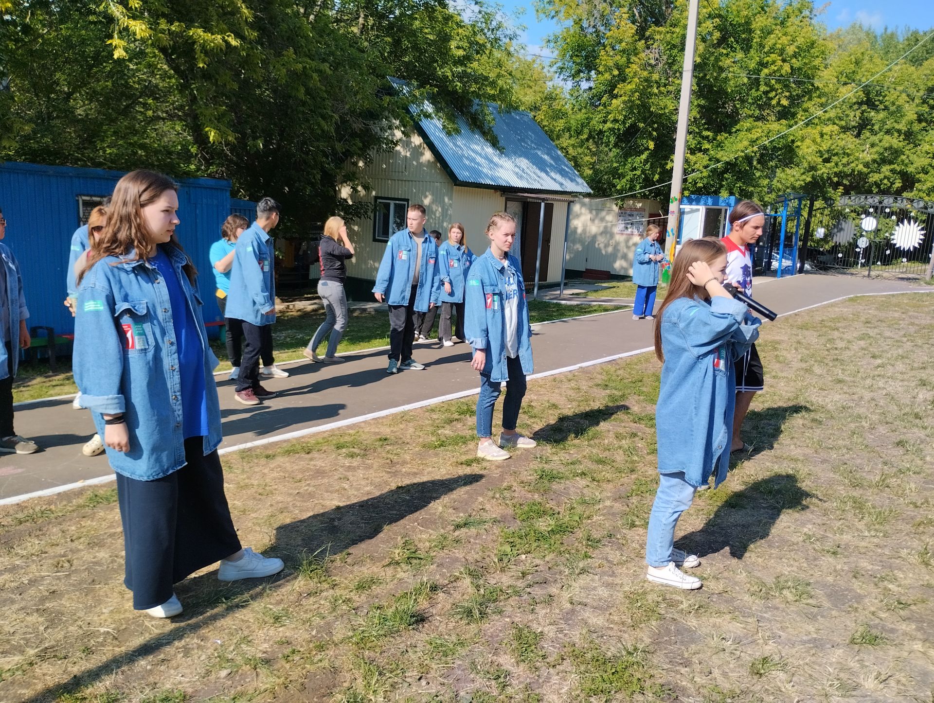 В детский оздоровительный лагерь «Солнышко» приехал автобус «Движение первых»