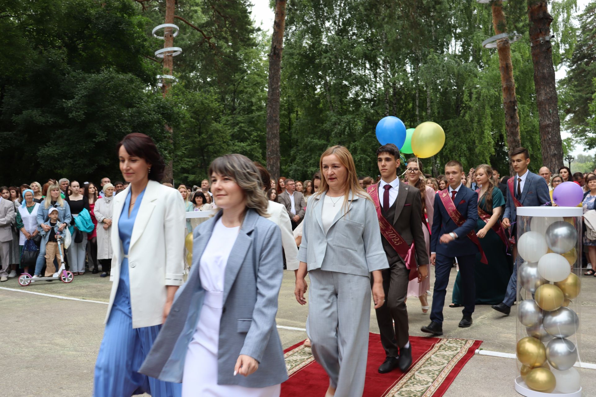 В Чистополе прошел выпускной бал (фоторепортаж)