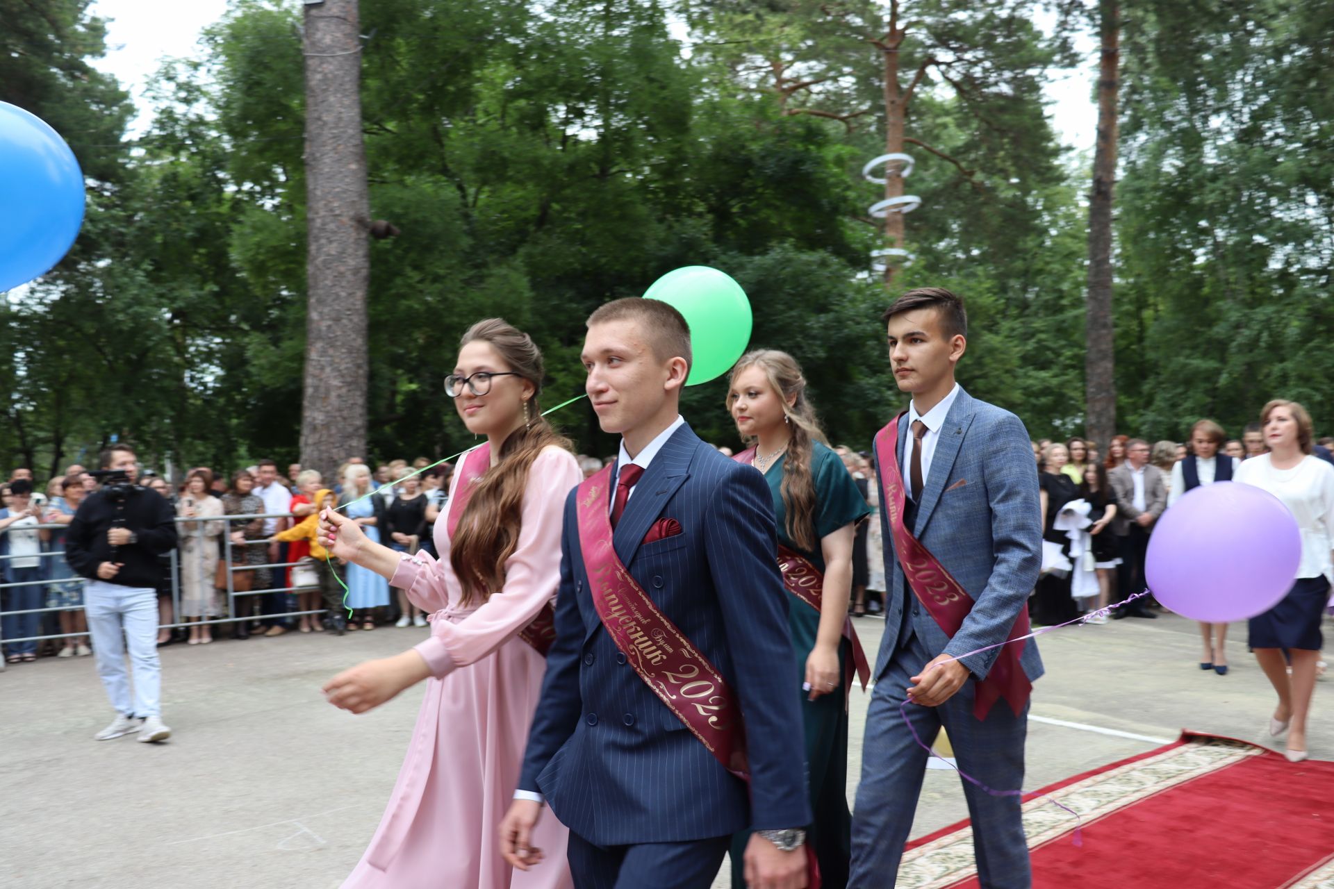 В Чистополе прошел выпускной бал (фоторепортаж)