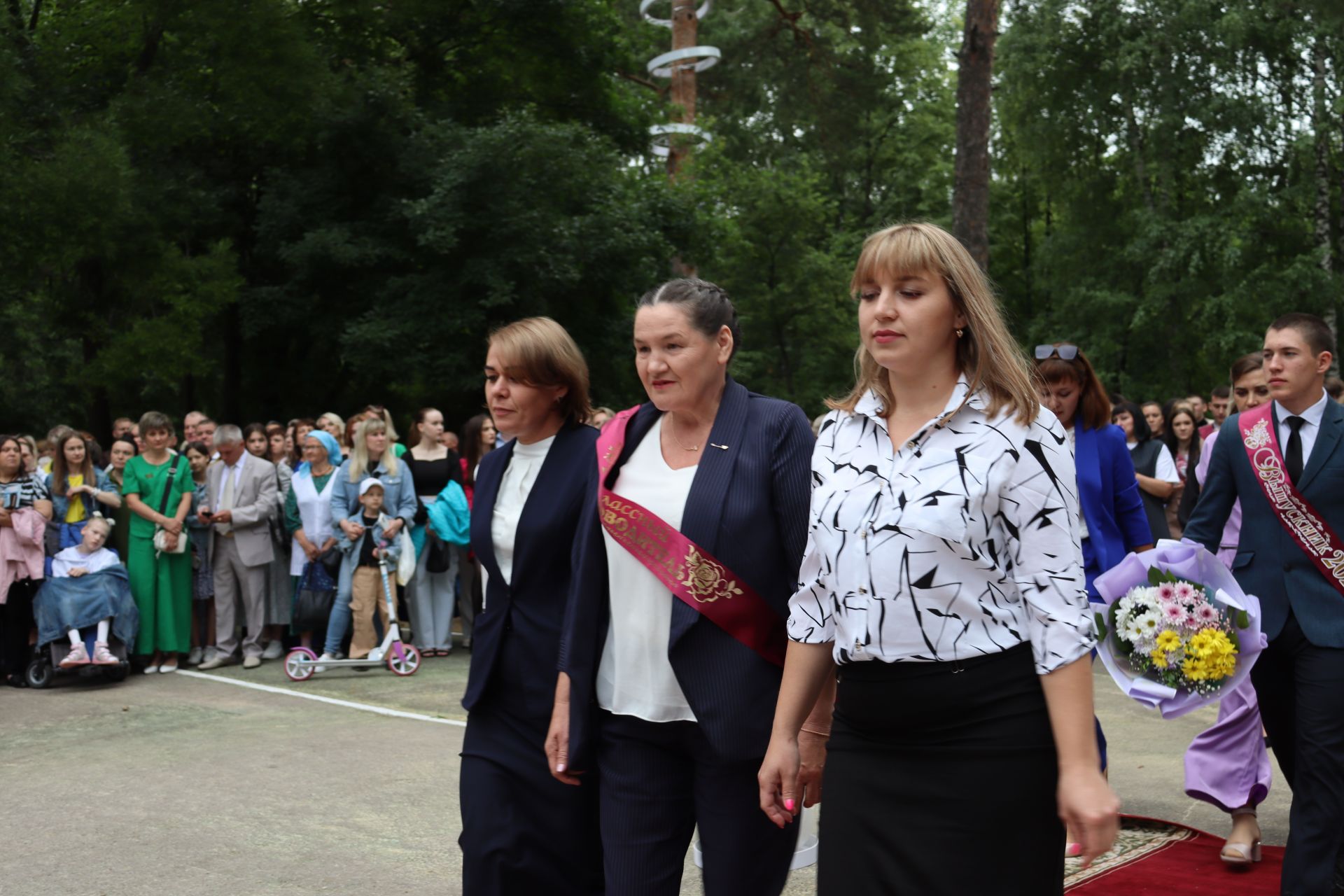 В Чистополе прошел выпускной бал (фоторепортаж)