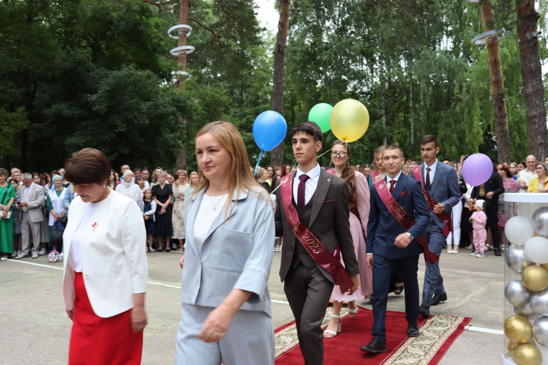 В Чистополе прошел выпускной бал (фоторепортаж)