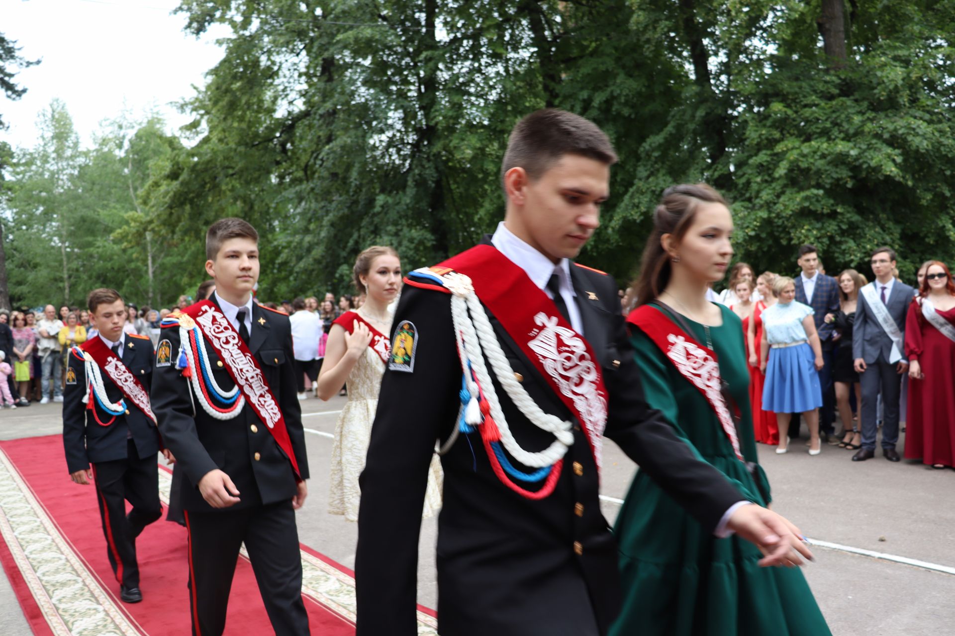 В Чистополе прошел выпускной бал (фоторепортаж)