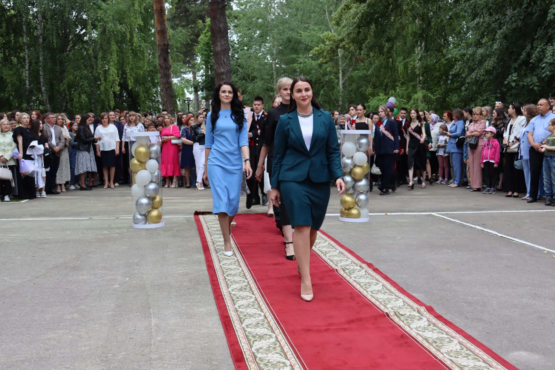 В Чистополе прошел выпускной бал (фоторепортаж)