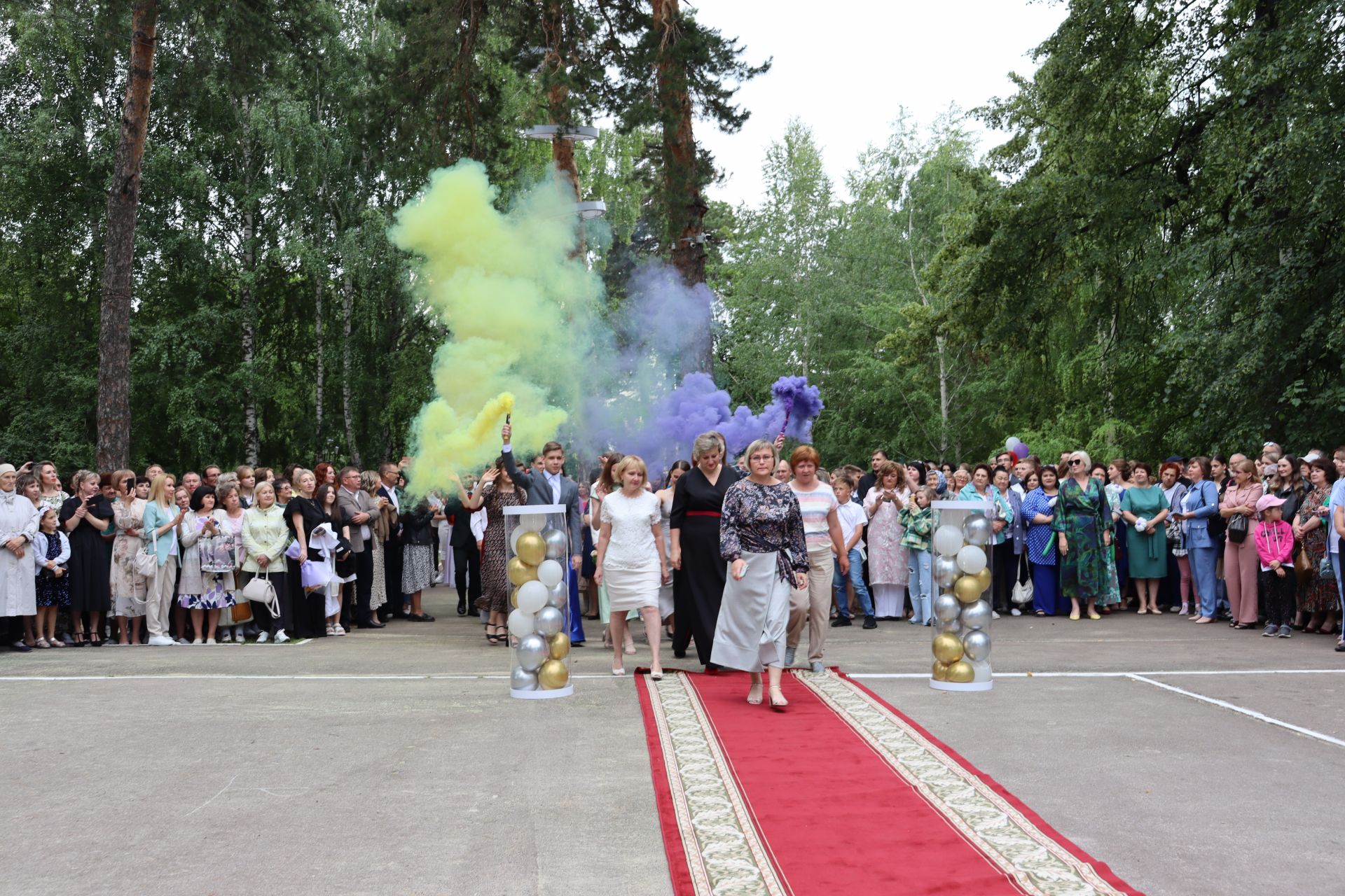 В Чистополе прошел выпускной бал (фоторепортаж)