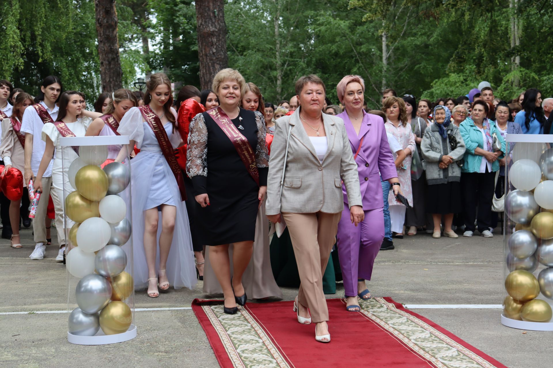 В Чистополе прошел выпускной бал (фоторепортаж)