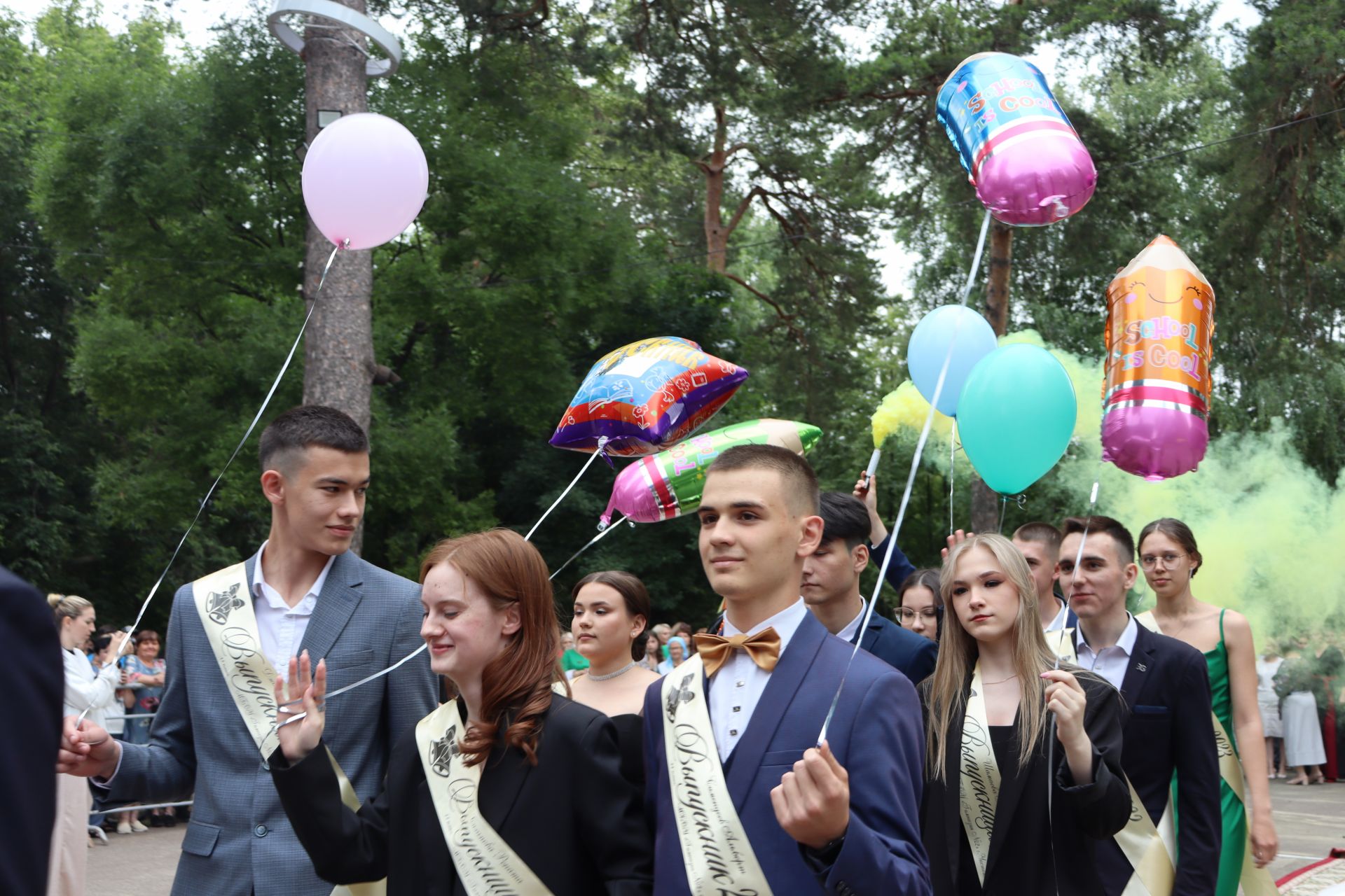 В Чистополе прошел выпускной бал (фоторепортаж)